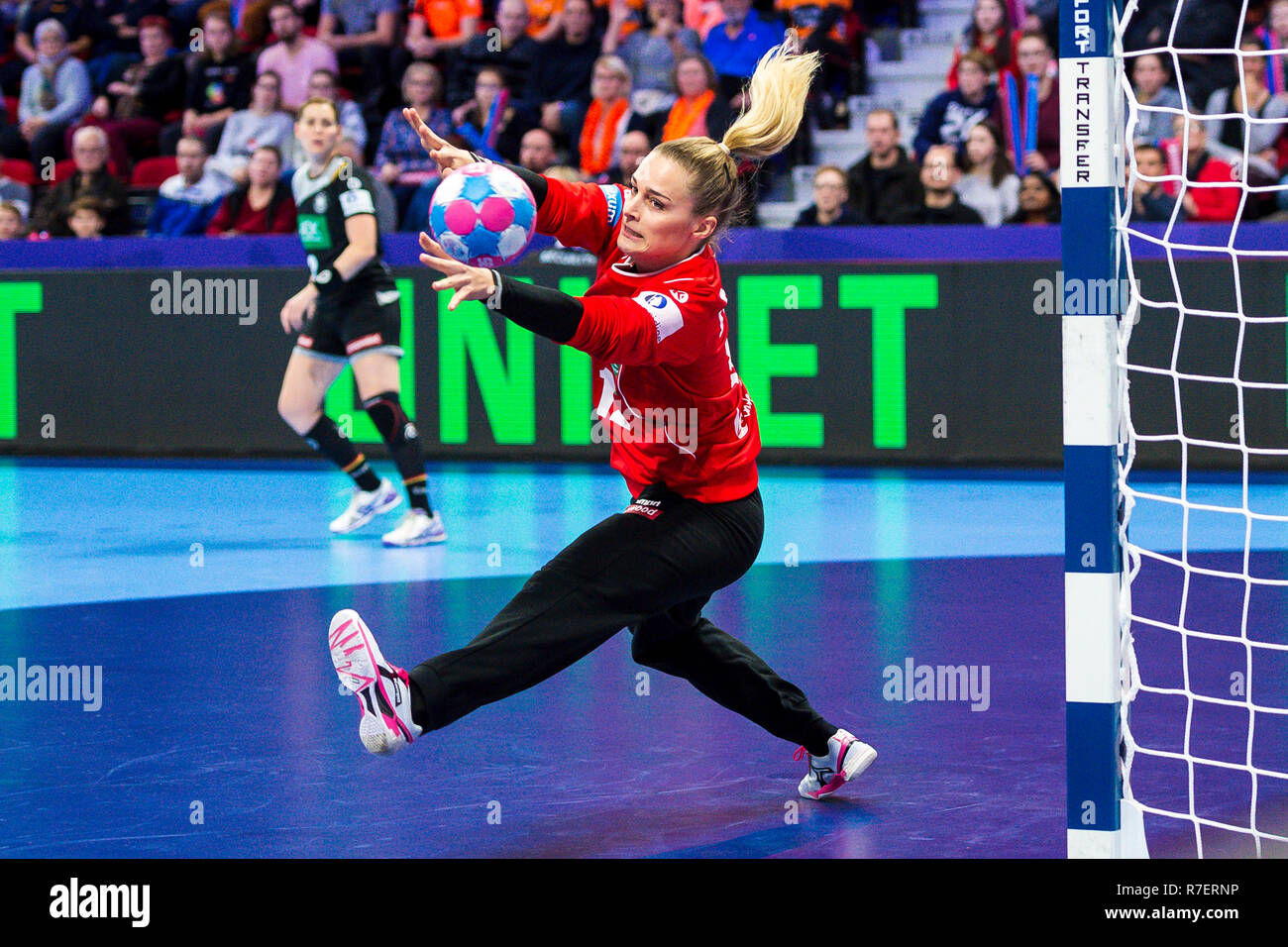 09 December 2018, France (France), Nancy: Handball, women: EM, Hungary - Germany Main Round, Group 2, 2nd Matchday at the Palais des Sports. Germany's goalkeeper Dinah Eckerle in action. Photo: Marco Wolf/wolf-sportfoto/dpa Stock Photo