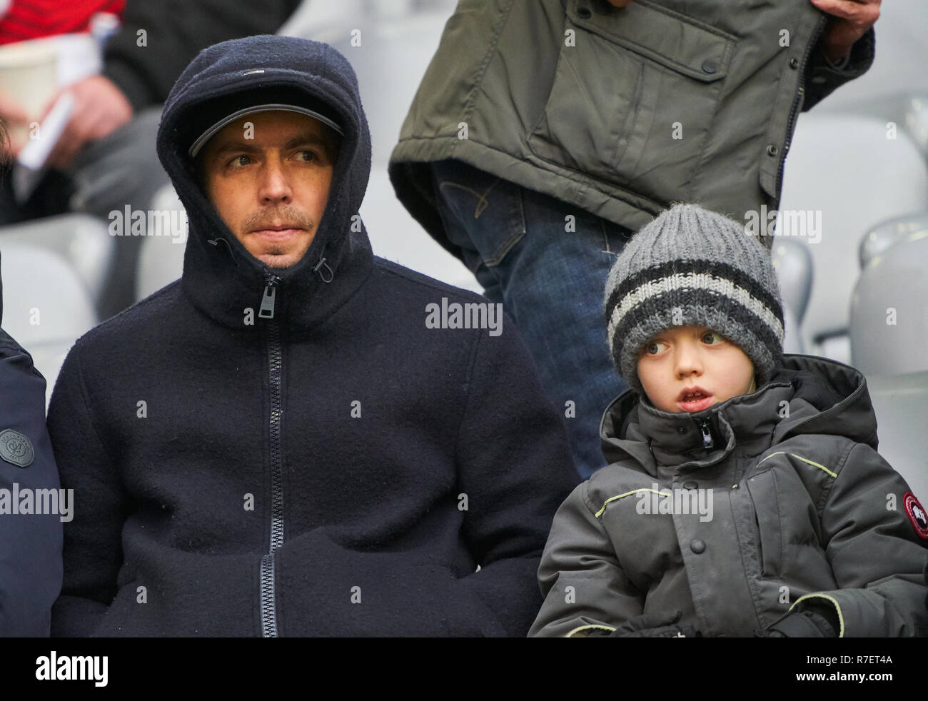 Munich, Germany. 8th December 2018. former FCB player, DFB captain Philipp LAHM with son Julian  FC BAYERN MUNICH - 1.FC NUREMBERG 3-0  - DFL REGULATIONS PROHIBIT ANY USE OF PHOTOGRAPHS as IMAGE SEQUENCES and/or QUASI-VIDEO -  1.German Soccer League , Munich, December 08, 2018  Season 2018/2019, matchday 14, FCB, 1.FC Nürnberg © Peter Schatz / Alamy Live News Stock Photo