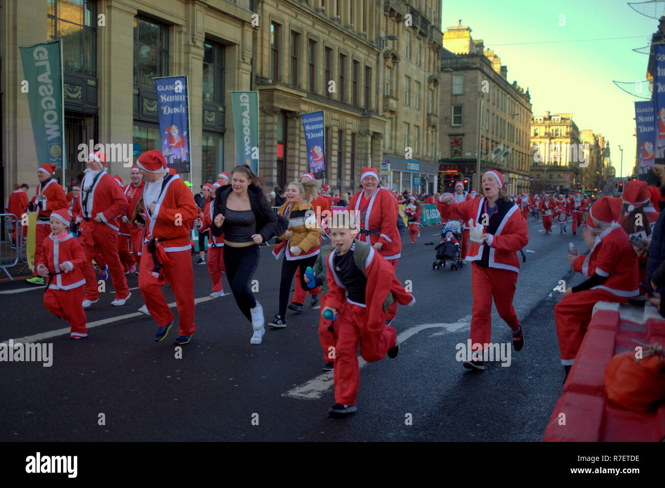 Glasgow, Scotland, UK, 9th December. Santa Dash Sunday saw the start