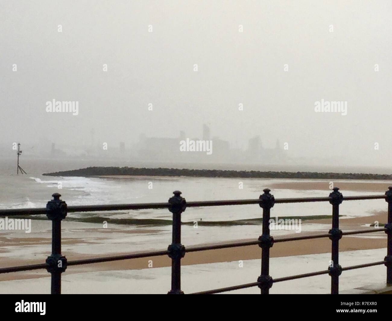 Wirral,Uk 10th December 2018 Liverpool Skyline just visible through the fog  credit Ian Fairbrother /Alamy Live News Stock Photo