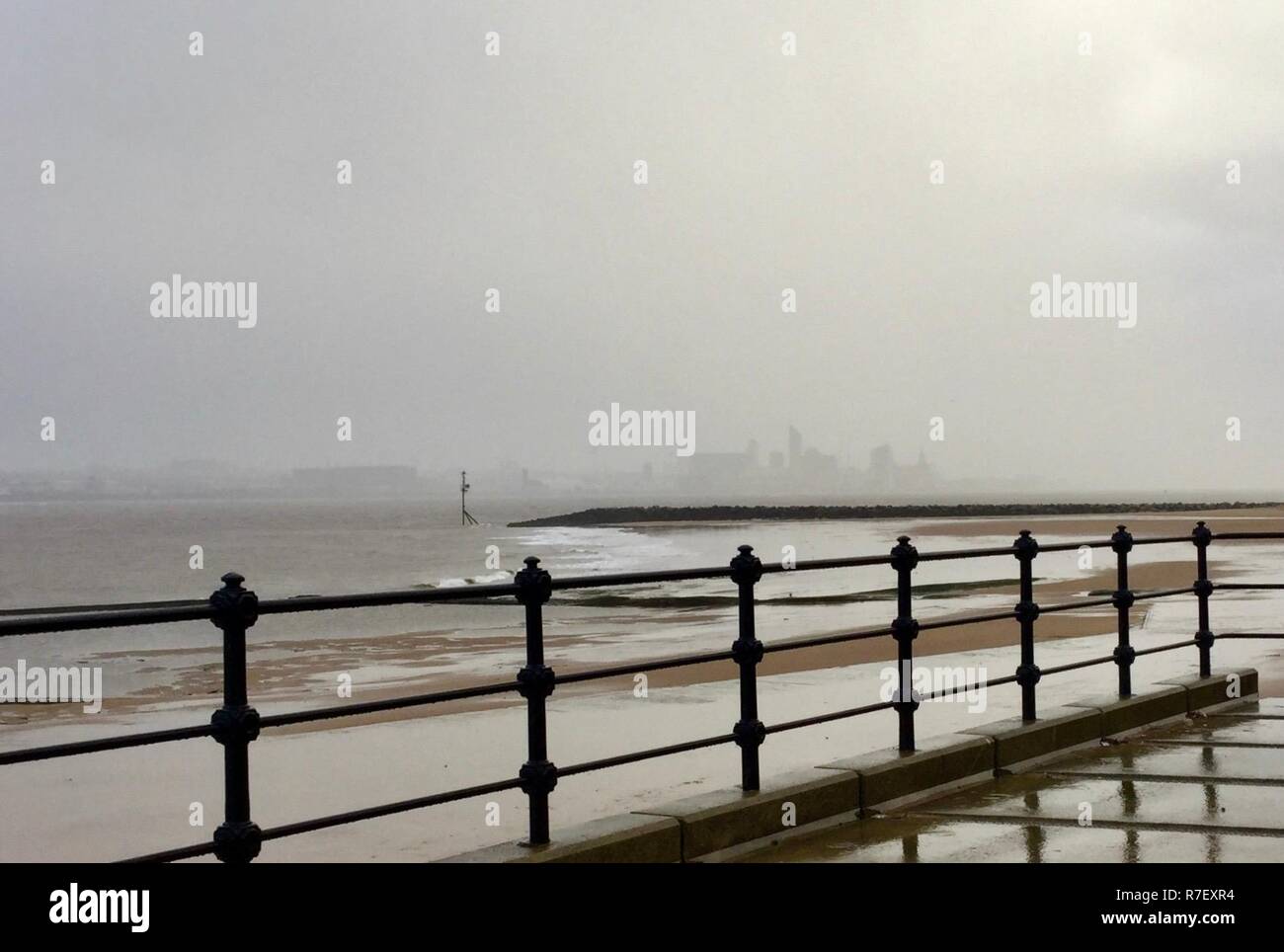 Wirral, Merseyside, UK. 9th December 2018. Liverpool Skyline just visible through the fog  credit Ian Fairbrother /Alamy Live News Stock Photo