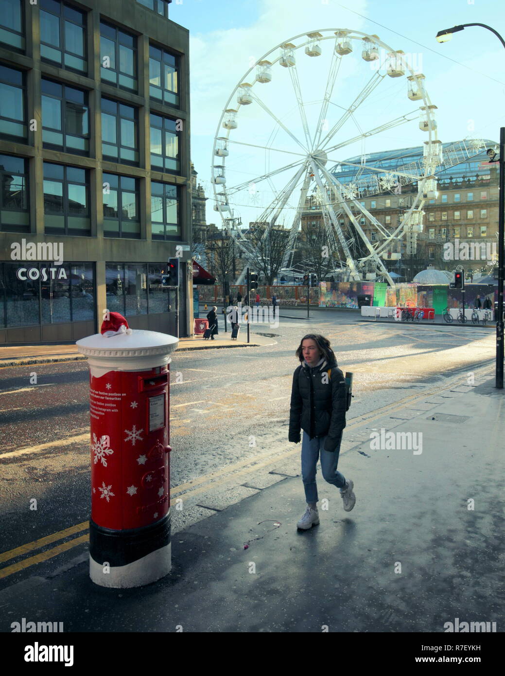 Glasgow, Scotland, UK, 9th December. Santa Dash Sunday saw the start and finish in the centre of the city in George square as the post office have a musical post box that found a discarded Santa hat outside the queen street rail station. Credit Gerard Ferry/Alamy news Stock Photo