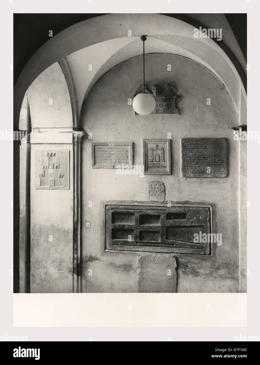 Marches Macerata San Severino Marche Museo Archeologico, this is my Italy, the italian country of visual history, Antiquities Interior views of Roman spolia, gravestones, an altar and architectural fragments. The Museo Archeologico is dedicated to Giuseppe Moretti. Stock Photo