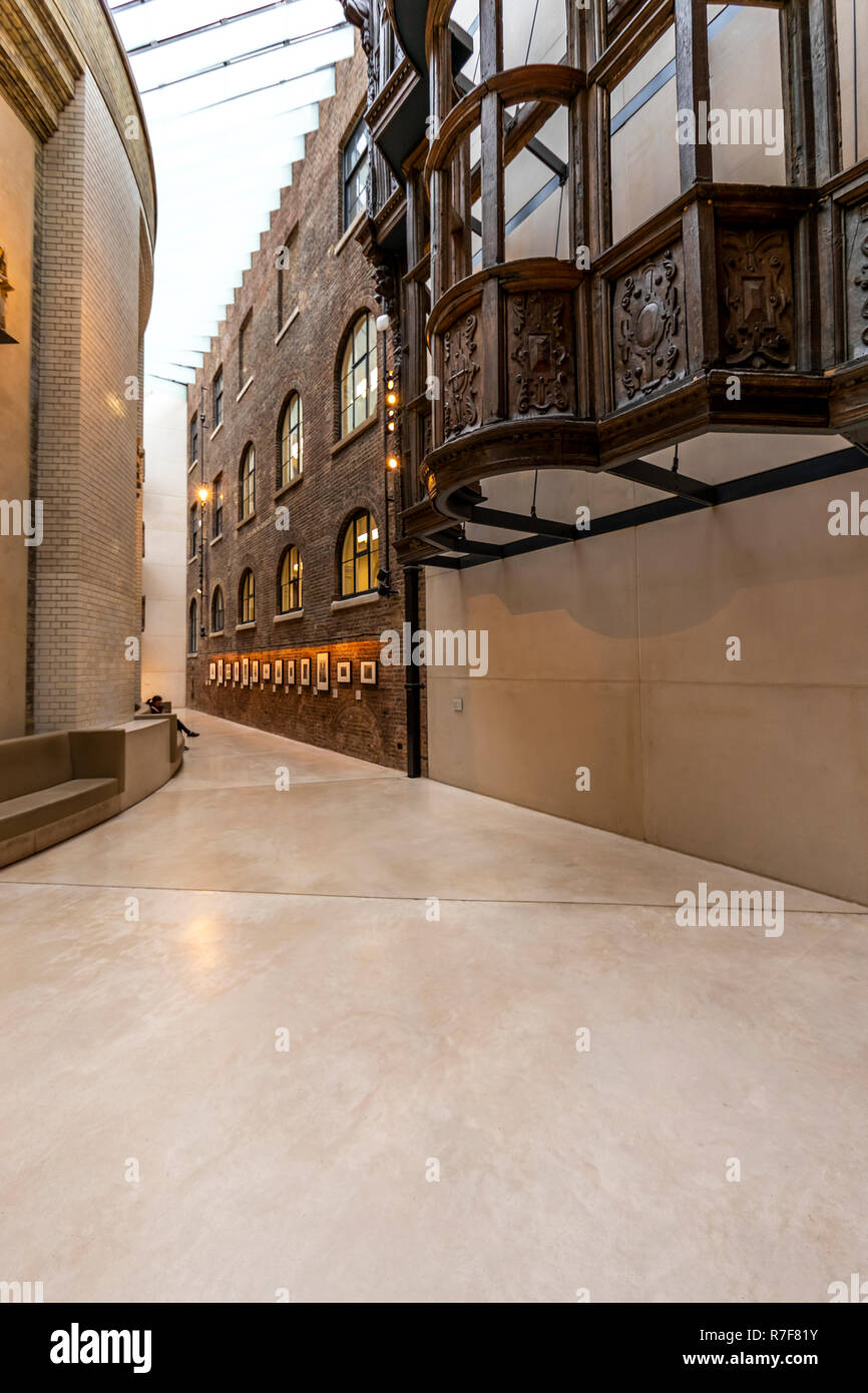 Facade from Sir Paul Pindar's House. Victoria and Albert Museum