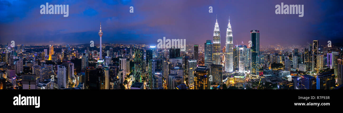 Kuala Lumpur, Malaysia - December 1, 28, 2018: Panorama shot of sunset at Kuala Lumpur city skyline with Petronas KLCC Twin Towers, KL Tower and surro Stock Photo