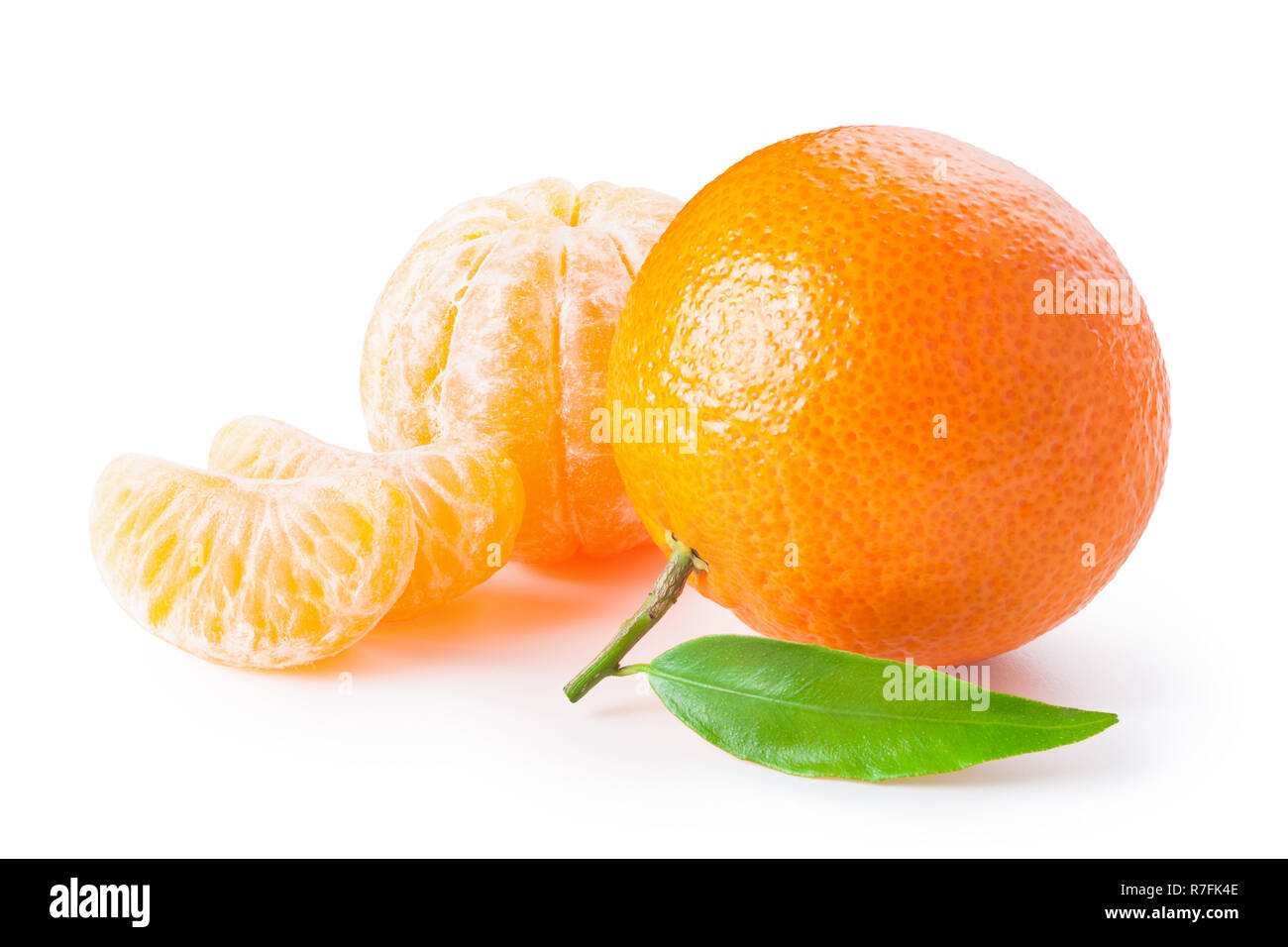 https://c8.alamy.com/comp/R7FK4E/tangerine-or-clementine-with-green-leaf-and-slices-isolated-on-white-background-R7FK4E.jpg