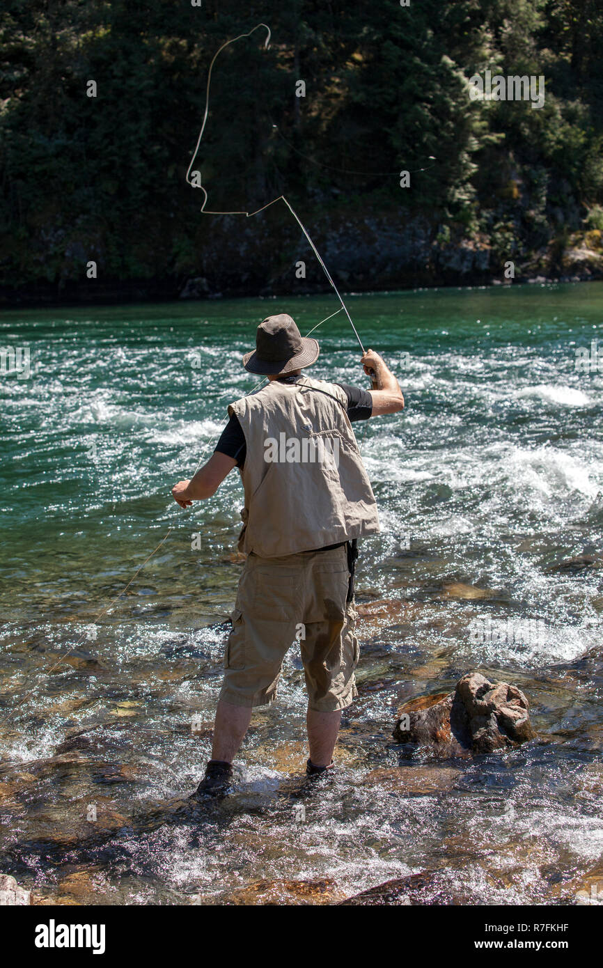 WA0912500...WASHINGTON Fly fishing on the Middle Fork of the
