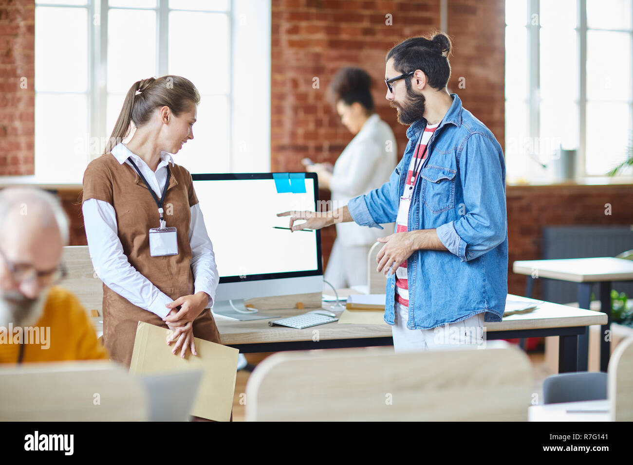 Computer analysts hi-res stock photography and images - Alamy