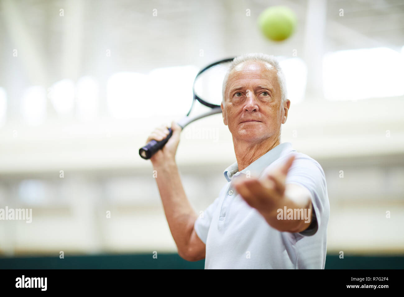 Throwing tennis ball Stock Photo Alamy