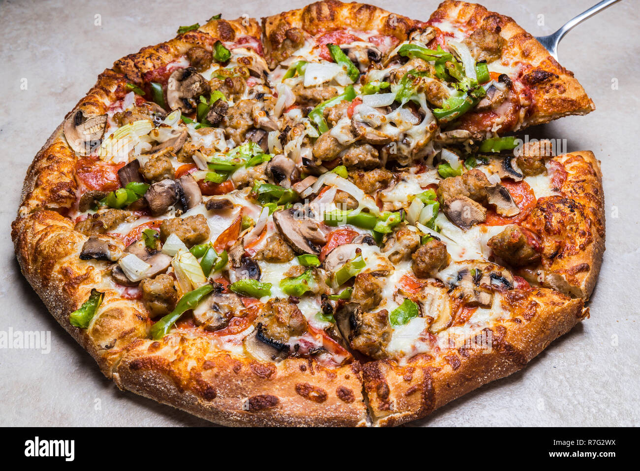 deluxe uno pizza with cheese,green peppers,italian sausage,mushrooms ...