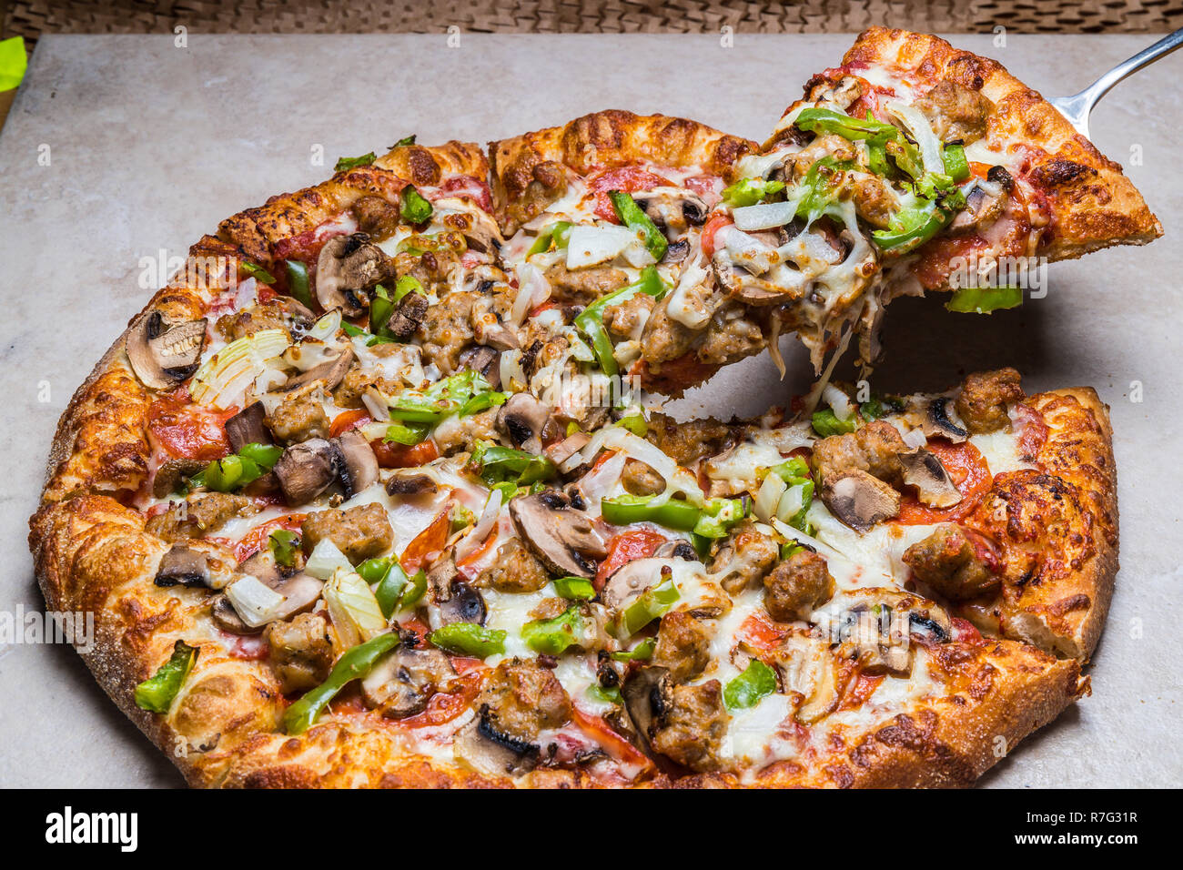 deluxe uno pizza with cheese,green peppers,italian sausage,mushrooms ...