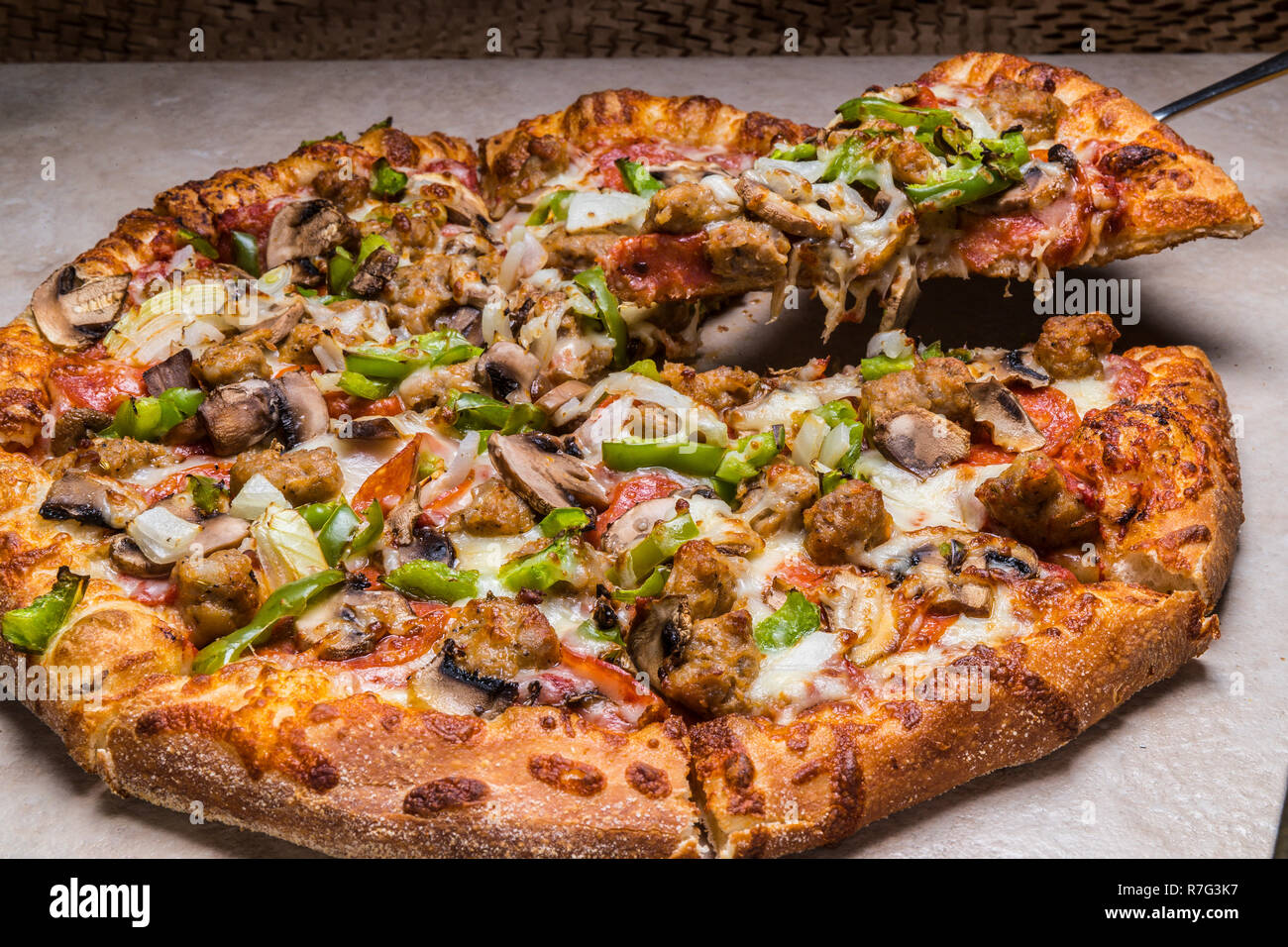 deluxe uno pizza with cheese,green peppers,italian sausage,mushrooms ...