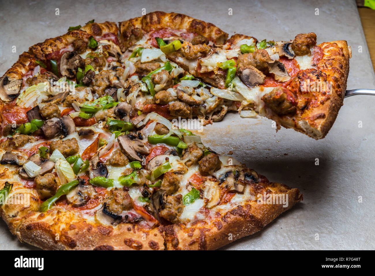 deluxe uno pizza with cheese,green peppers,italian sausage,mushrooms ...