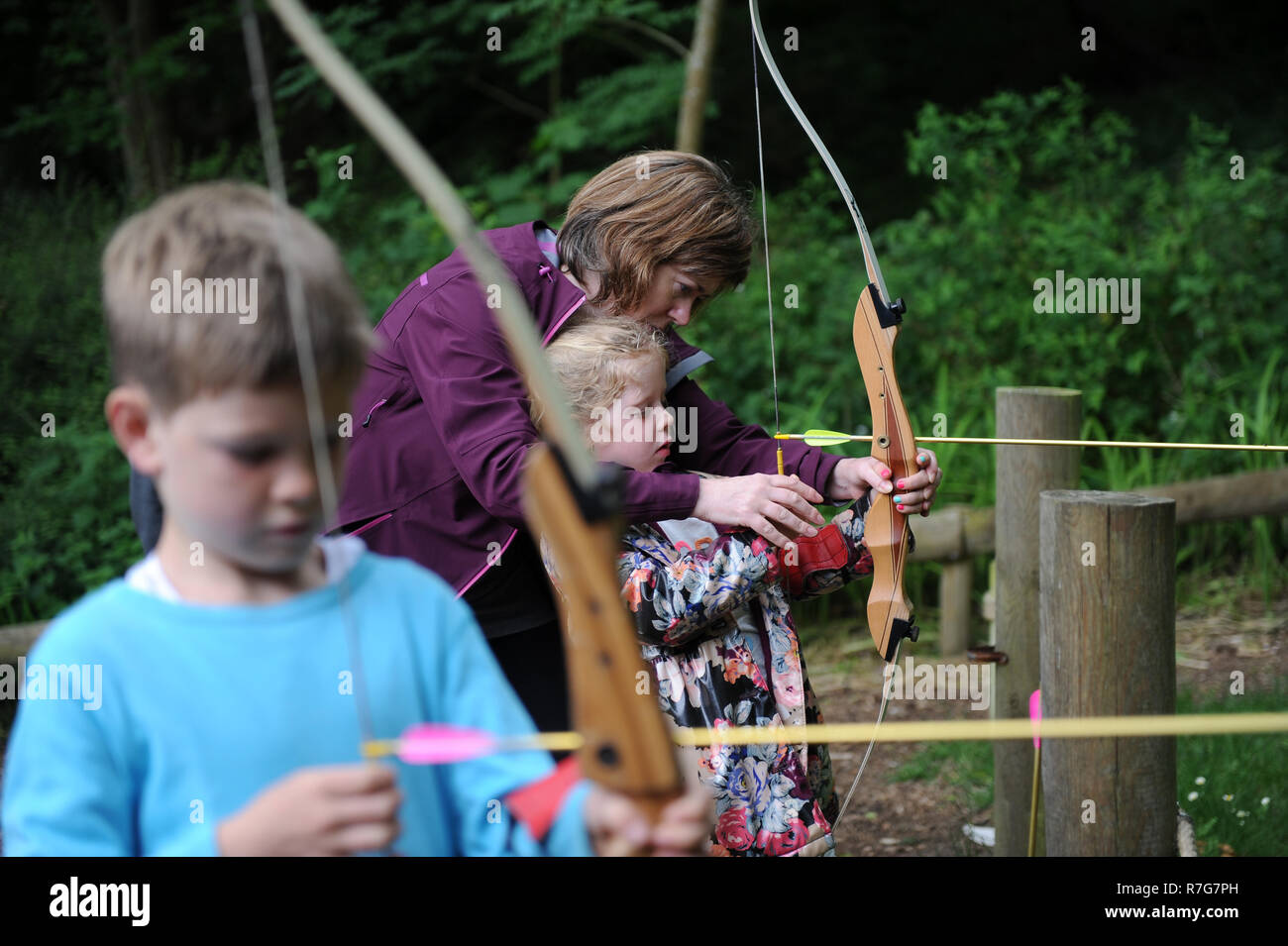 Children learning archery on holiday on the Isle of Wight Stock Photo