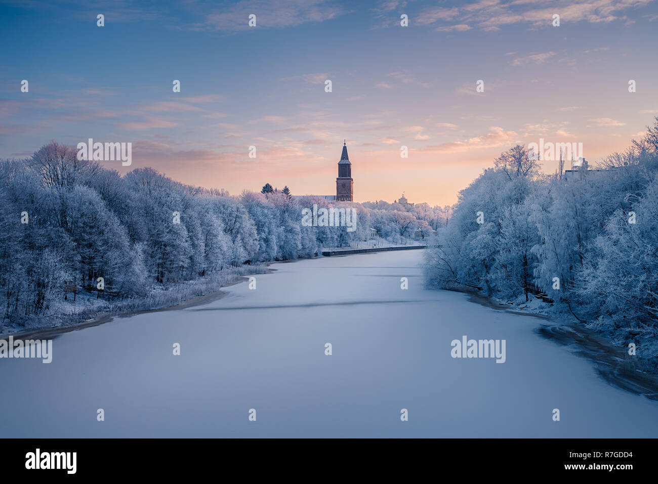 Beautiful winter landscape view of frozen Aurajoki river with Turku Cathedral and the old observatory building on Vartiovuori hill in the background i Stock Photo