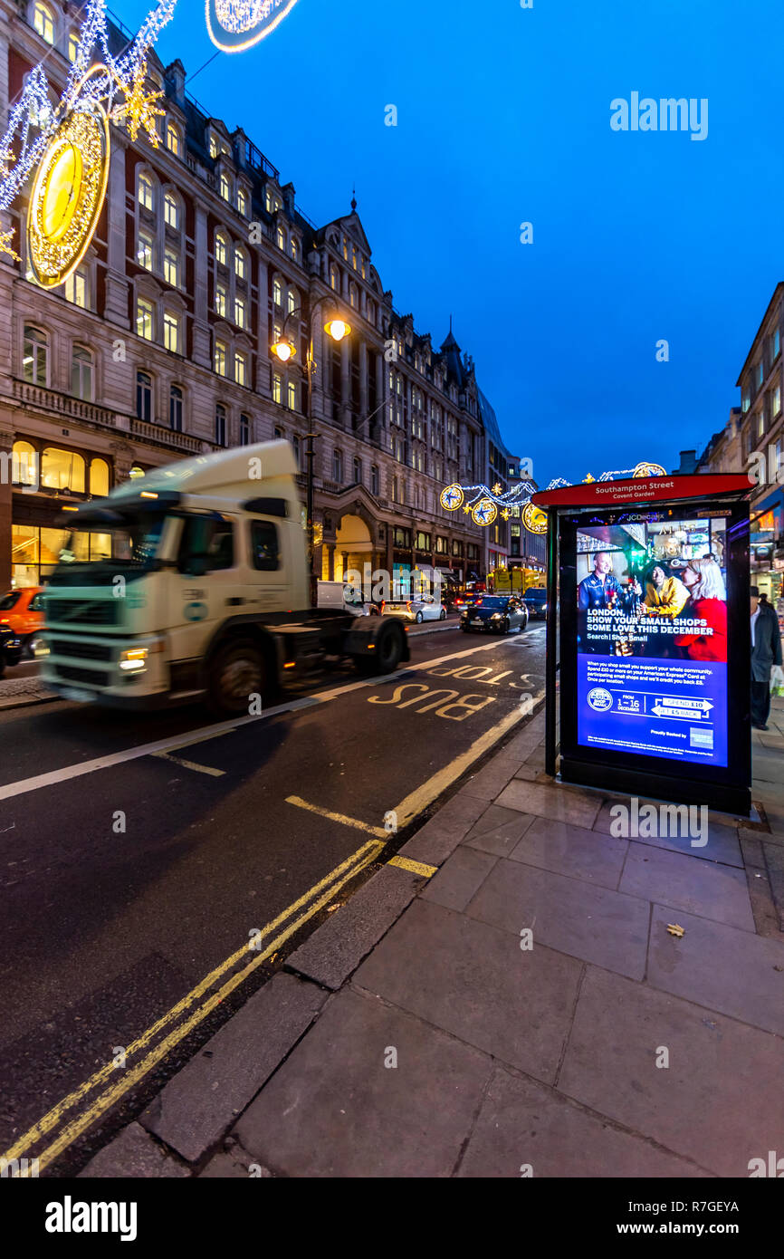 London bus stop digital ad hi-res stock photography and images - Alamy