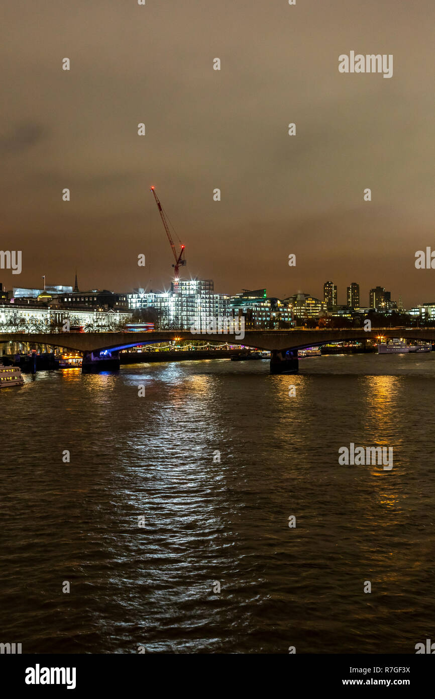 London skyline night taxi hi-res stock photography and images - Alamy