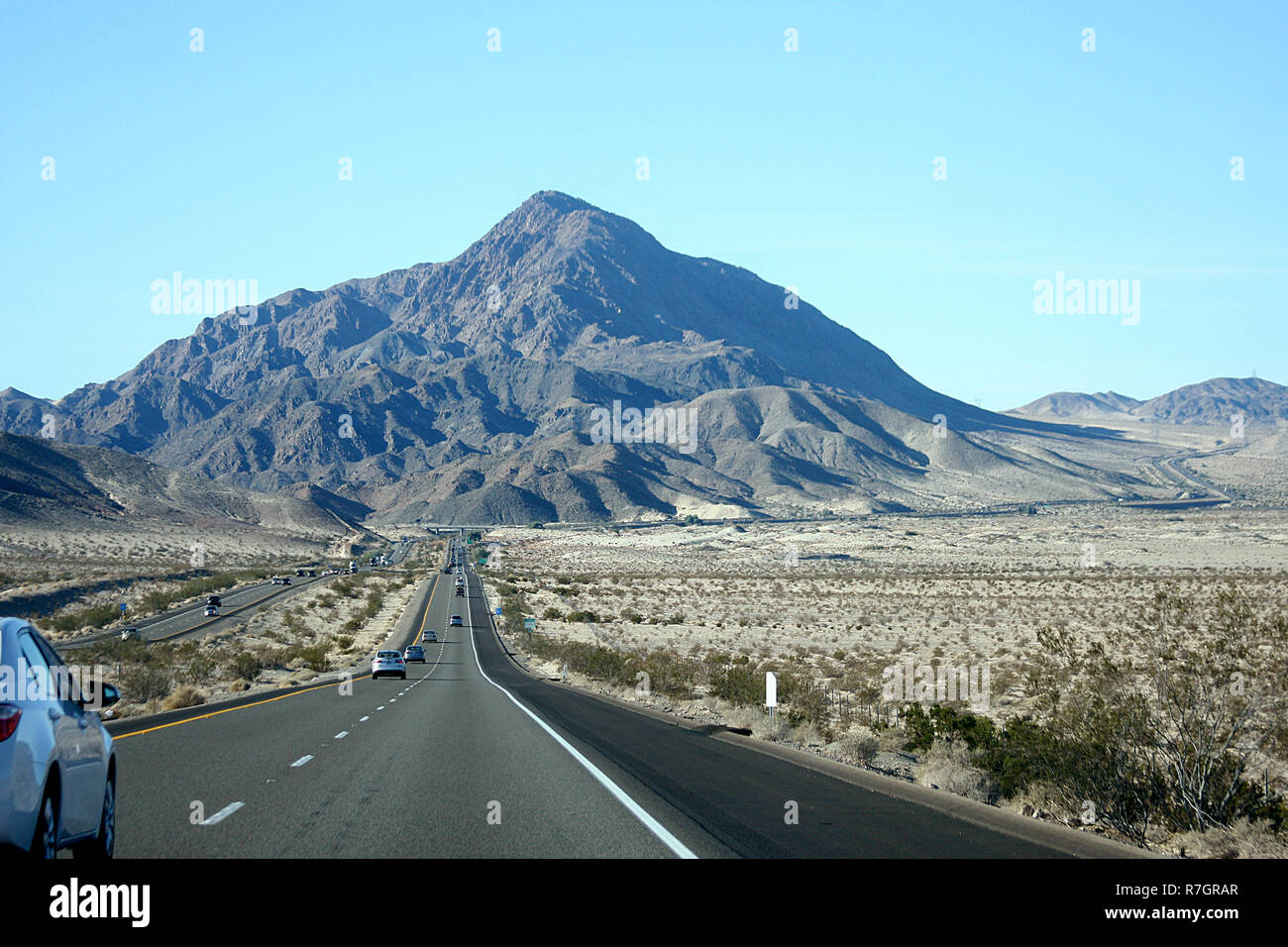 Driving on I-15 through Mojave Desert from Las Vegas to Los Angeles Stock Photo: 228406943 - Alamy