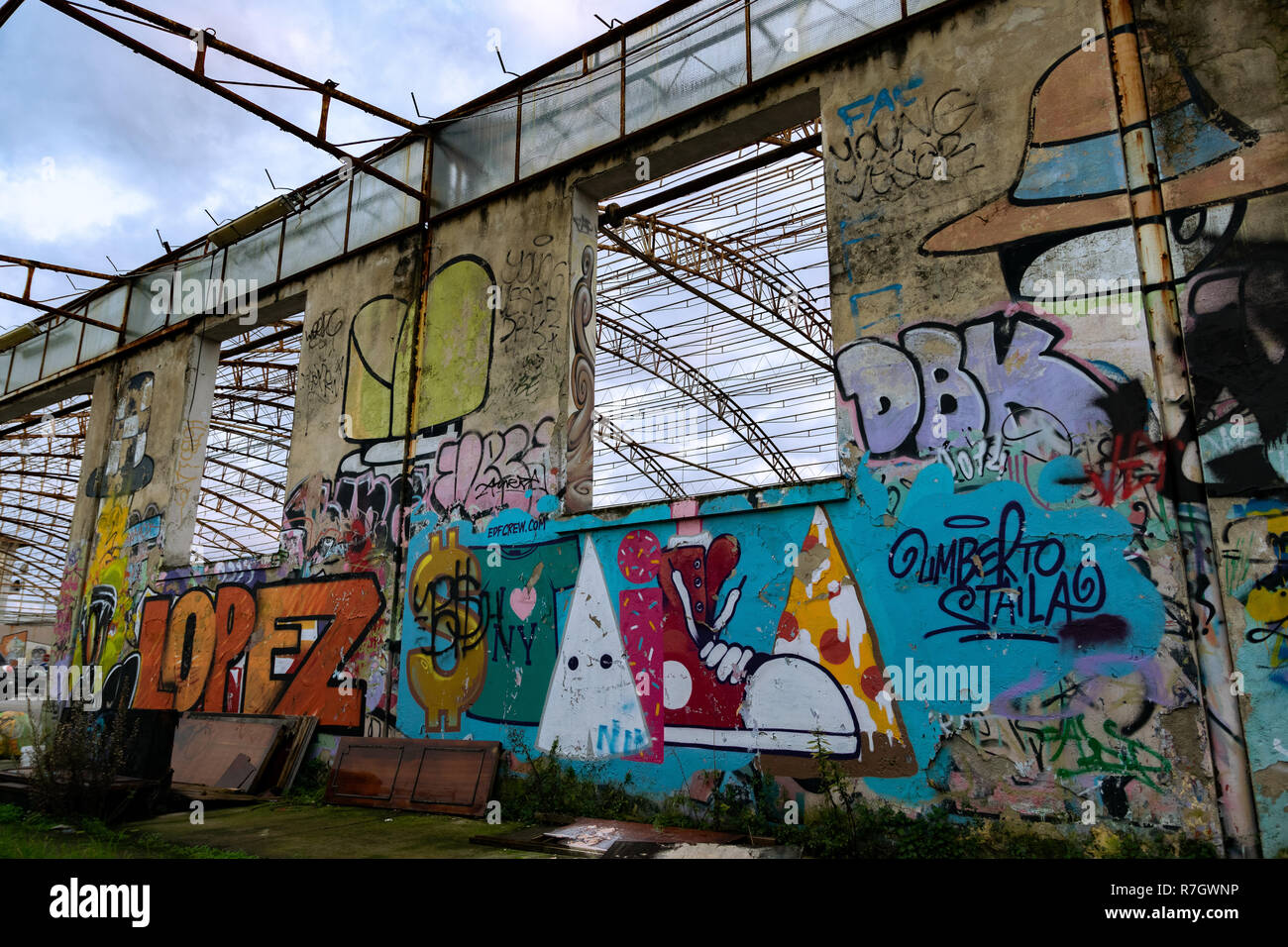 Industry failure hi-res stock photography and images - Alamy