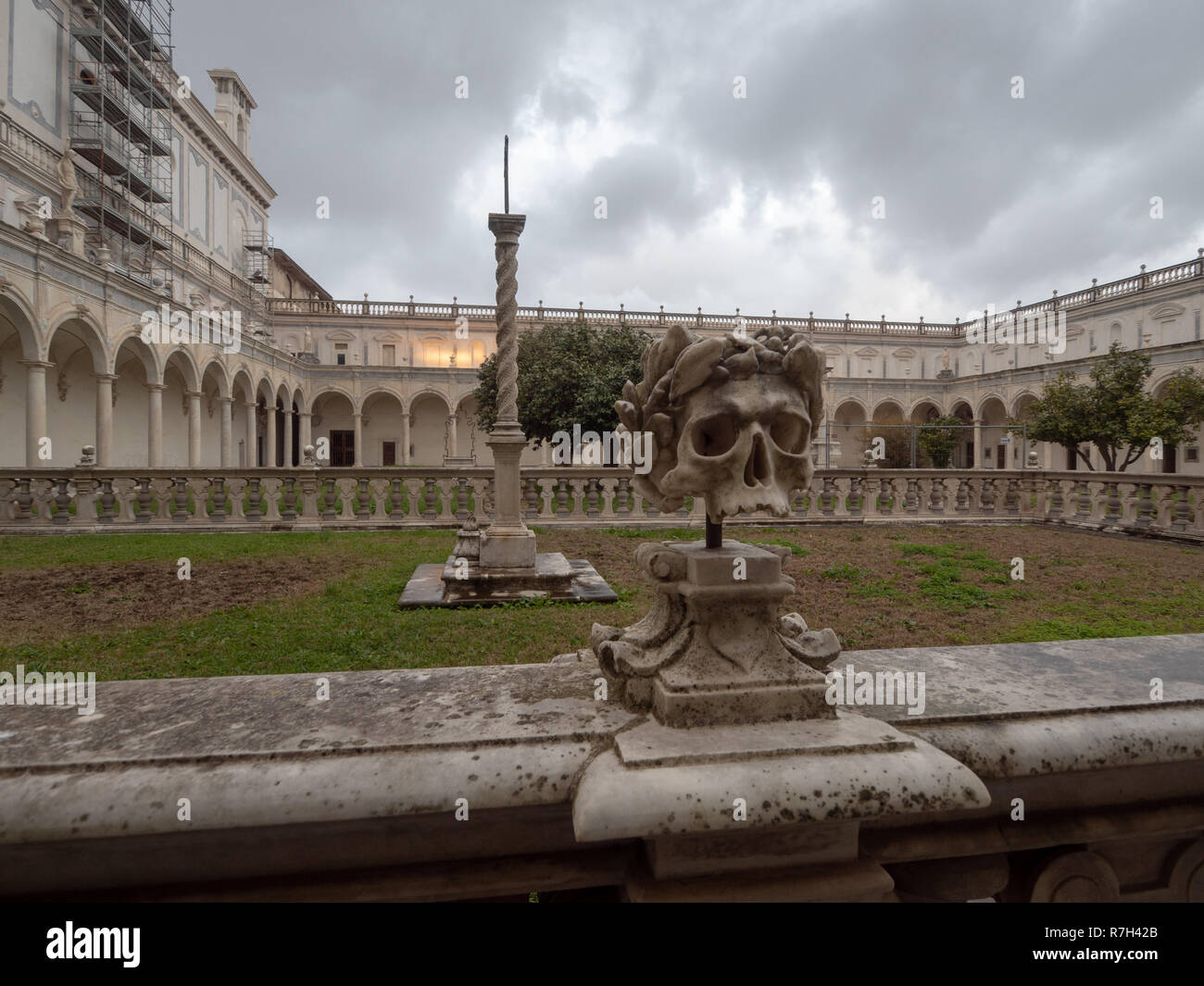 Museo di San Martino, Napoli. Chiostro Grande, Cosimo Fanzago, XVI sec. Cimitero dei Certosini Stock Photo