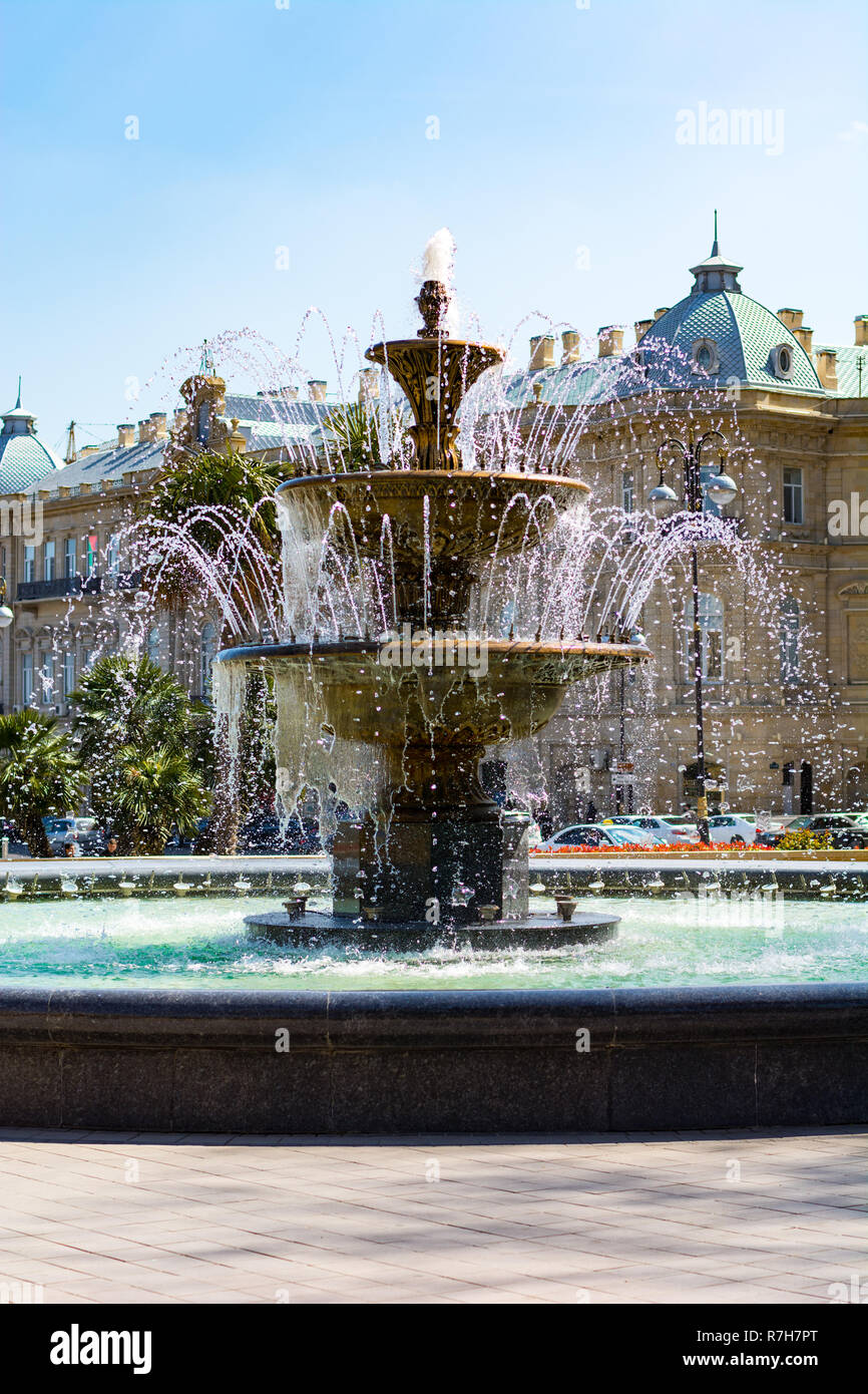 Fountain in the city park Stock Photo - Alamy