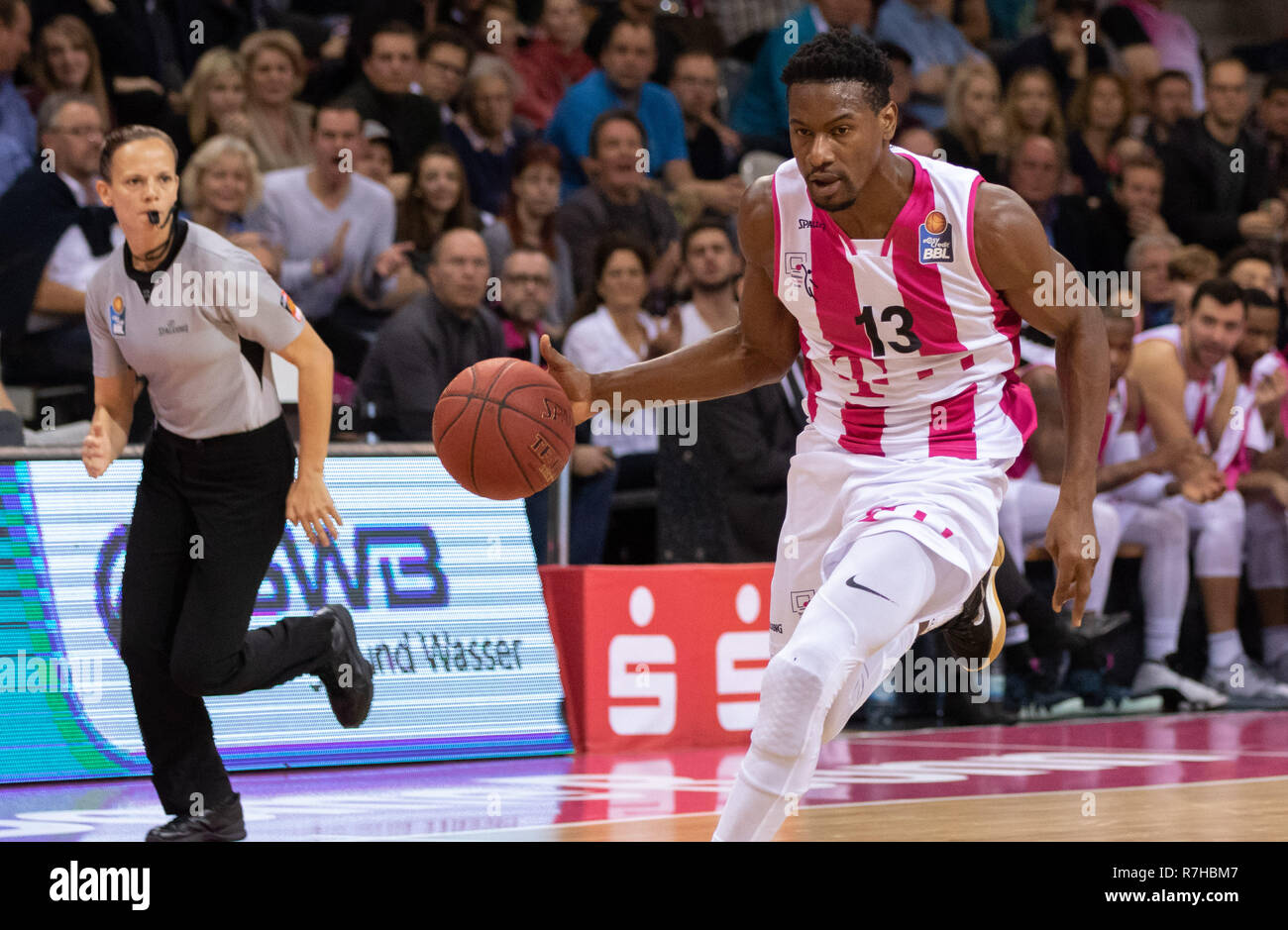 Bonn, Germany. 10th December 2018. Basketball, BBL, Telekom Baskets Bonn vs EWE Baskets