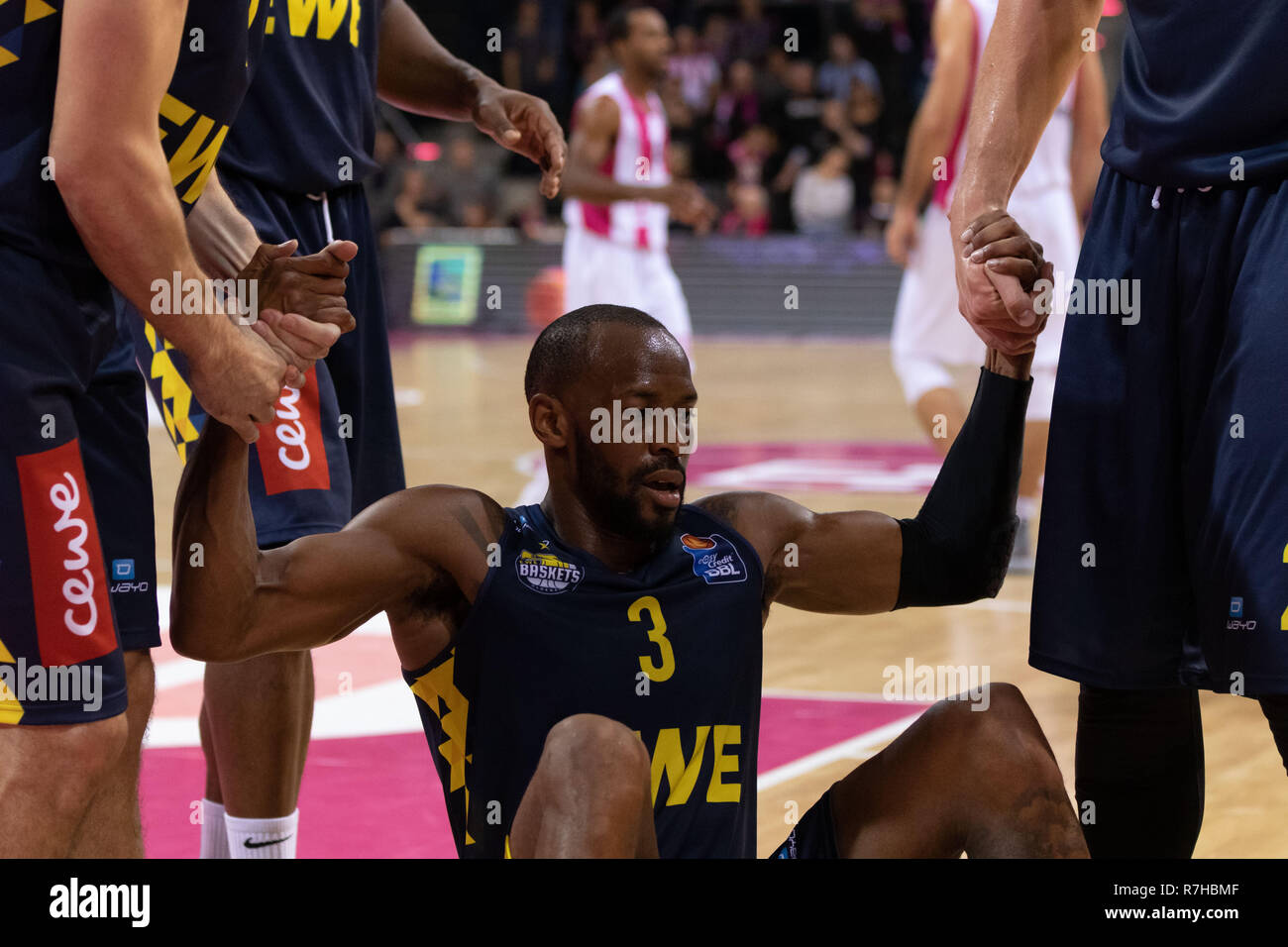 Bonn, Germany. 10th December 2018. Basketball, BBL, Telekom Baskets