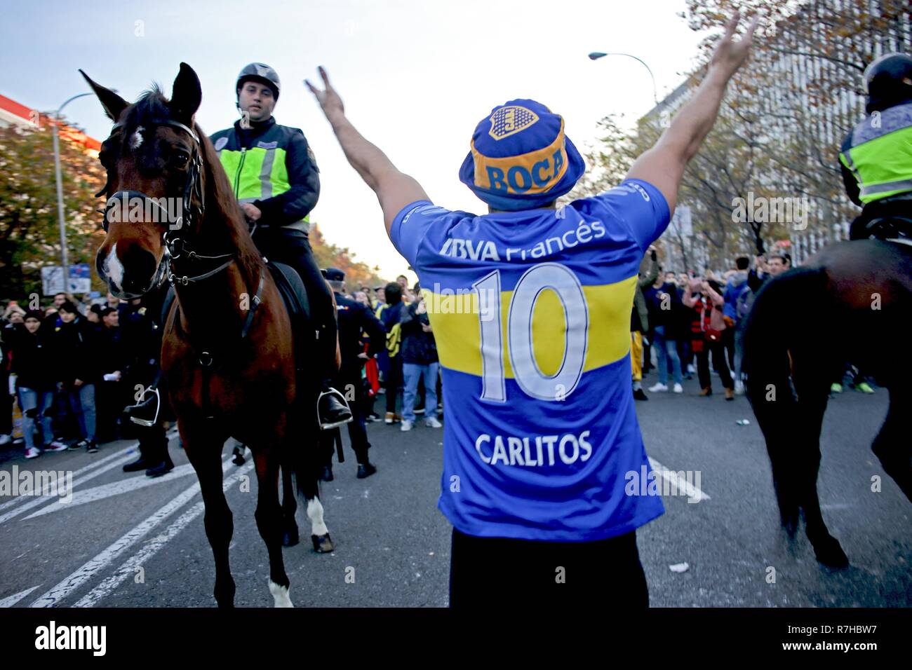 Madrid, Madrid, Spain. 9th Dec, 2018. A Boca Juniors fan seen before the match outside the stadium.The Copa Libertadores Final match between River Plate and Boca Juniors is being played in Madrid. Credit: Mario Roldan/SOPA Images/ZUMA Wire/Alamy Live News Stock Photo