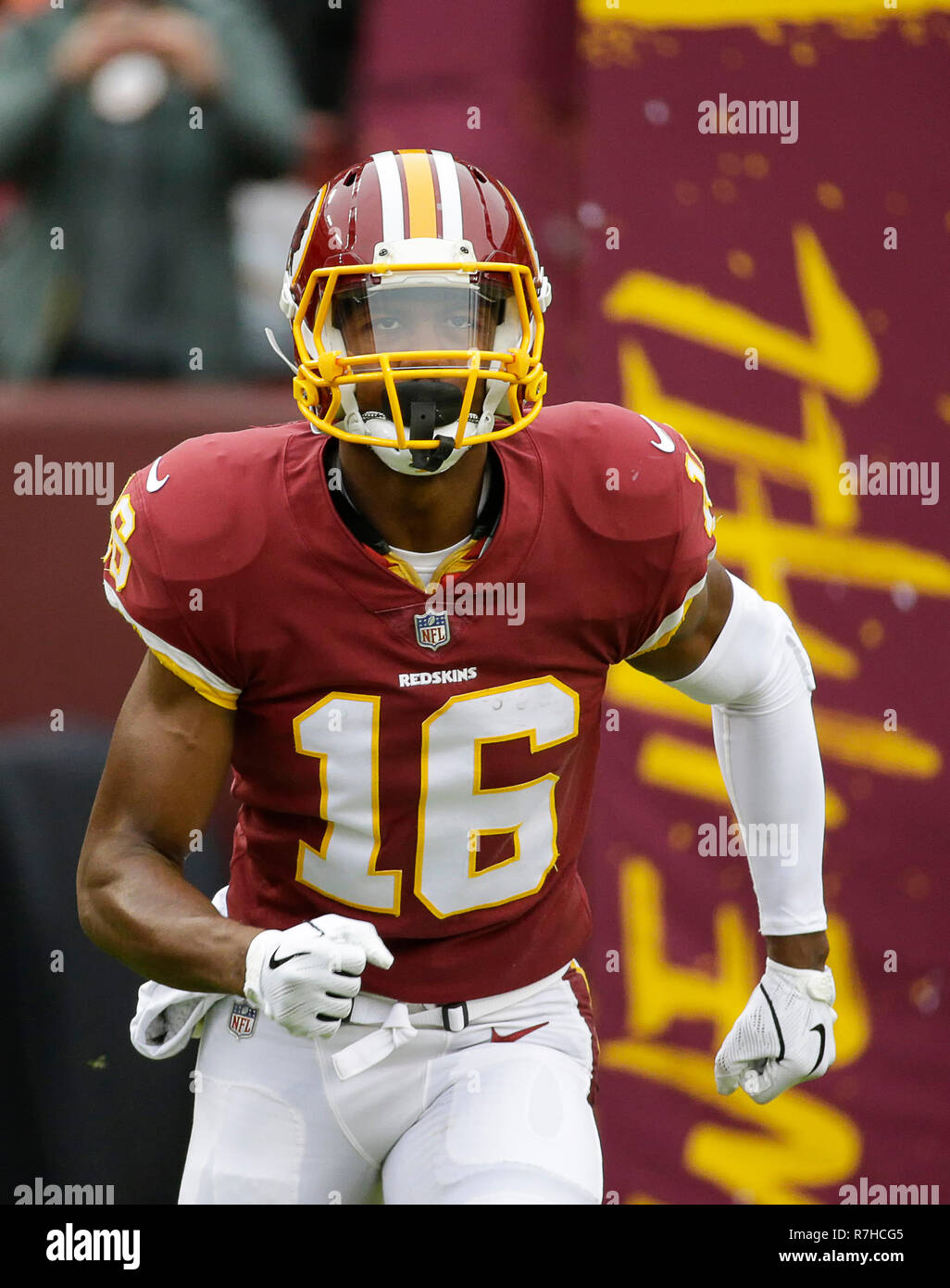 Landover, MD, USA. 18th Nov, 2018. Washington Redskins WR #18 Josh Doctson  before a NFL football game between the Washington Redskins and the Houston  Texans at FedEx Field in Landover, MD. Justin