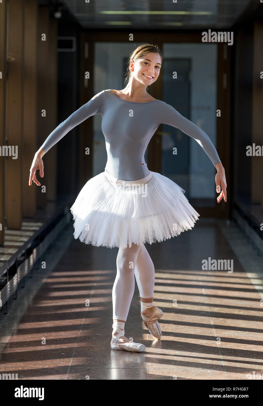 Dresden, Germany. 28th Nov, 2018. Ballerina Alice Mariani, member of the  ensemble of the Semperoper Ballet, looks into the camera. The world tour of  the Semperoper Ballet continues. In March the ensemble