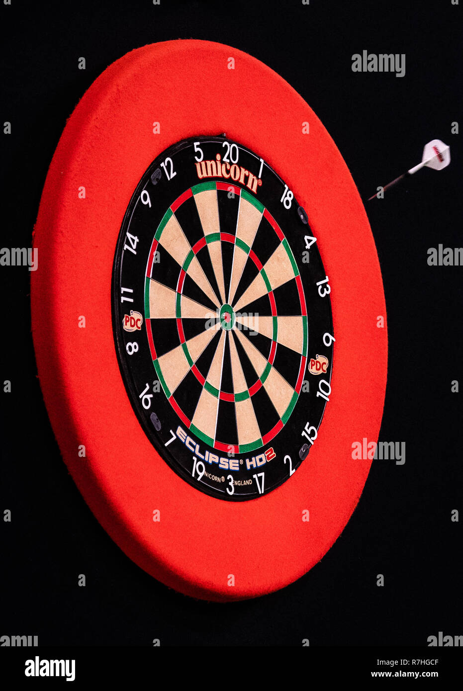 Dortmund, Germany. 26th Oct, 2018. During the European Darts Championship  (EDC) in the Westfalenhalle an arrow of the English darts professional  James Wilson flies towards the dartboard. (to dpa-story: Darts from  10.12.2018)