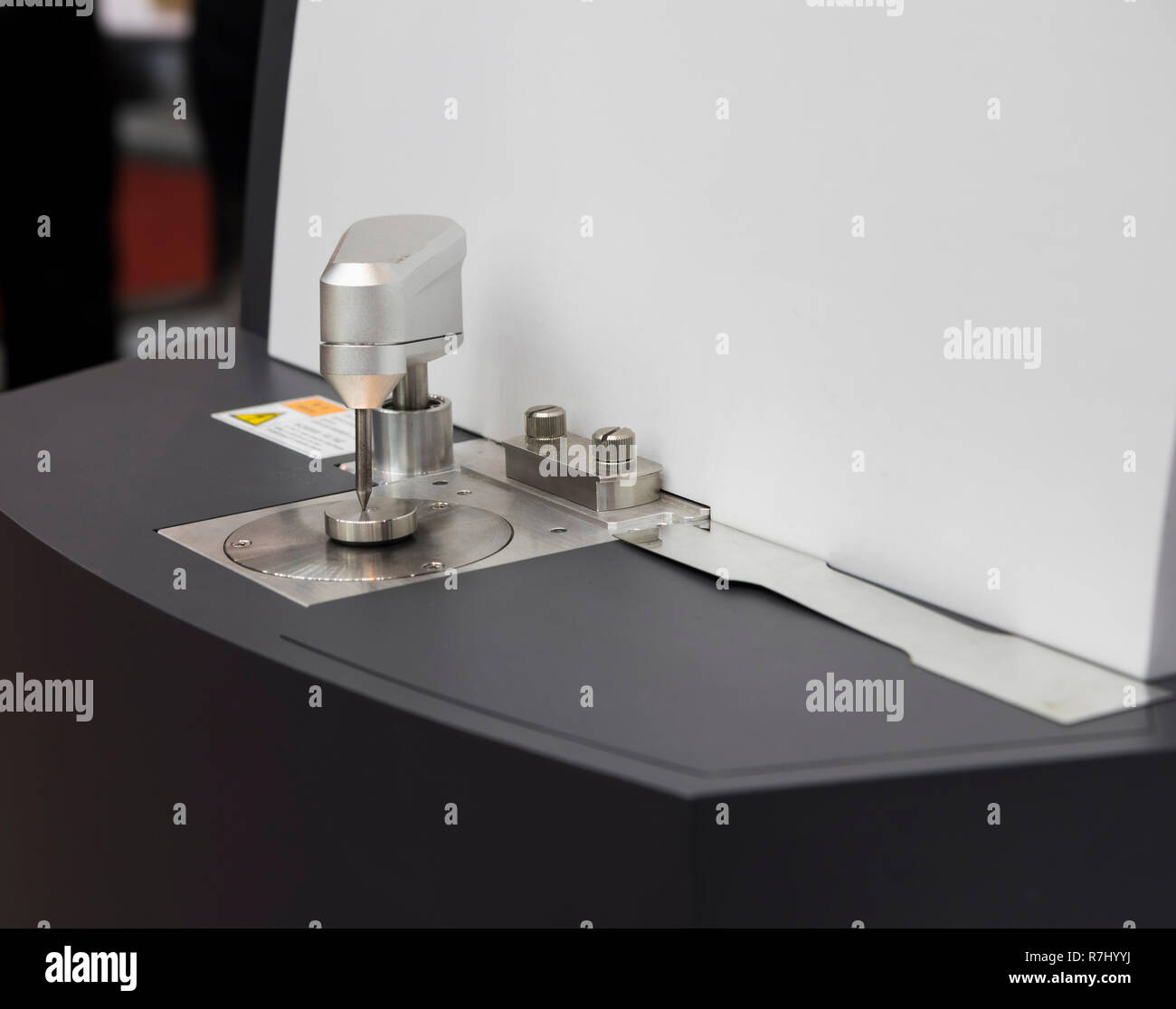 optical emission spectrometer for metal chemical analysis lab ; focus