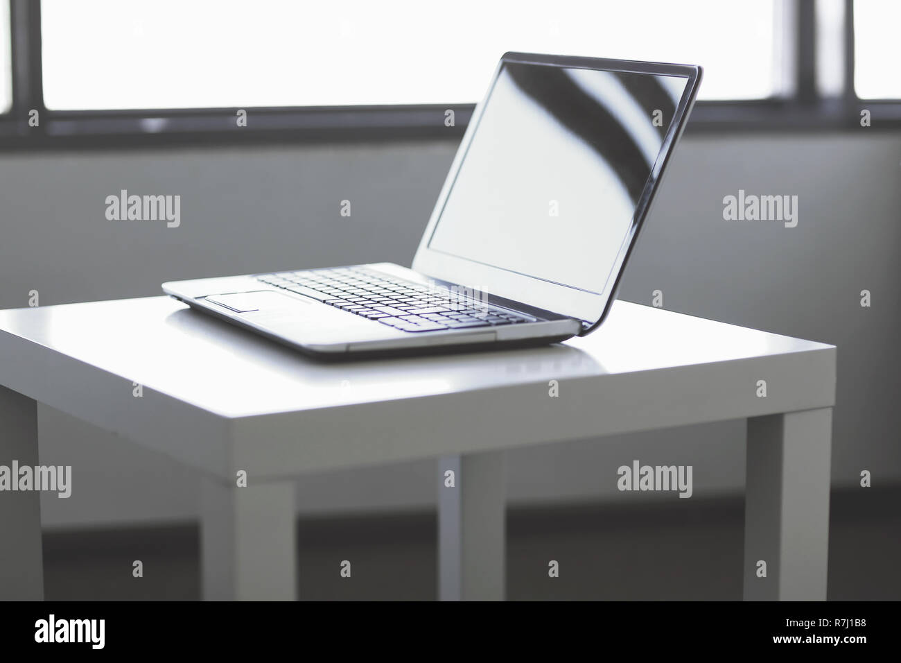 Empty Window Display Computer Blank window display hi-res stock photography and images - Alamy