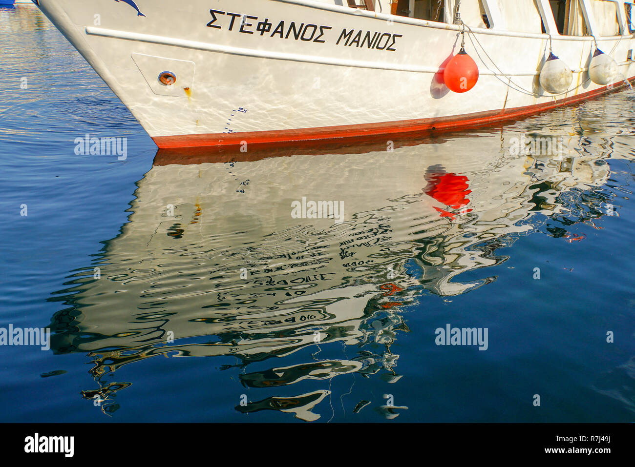 Boats reflecting in the water in a harbour Stock Photo - Alamy