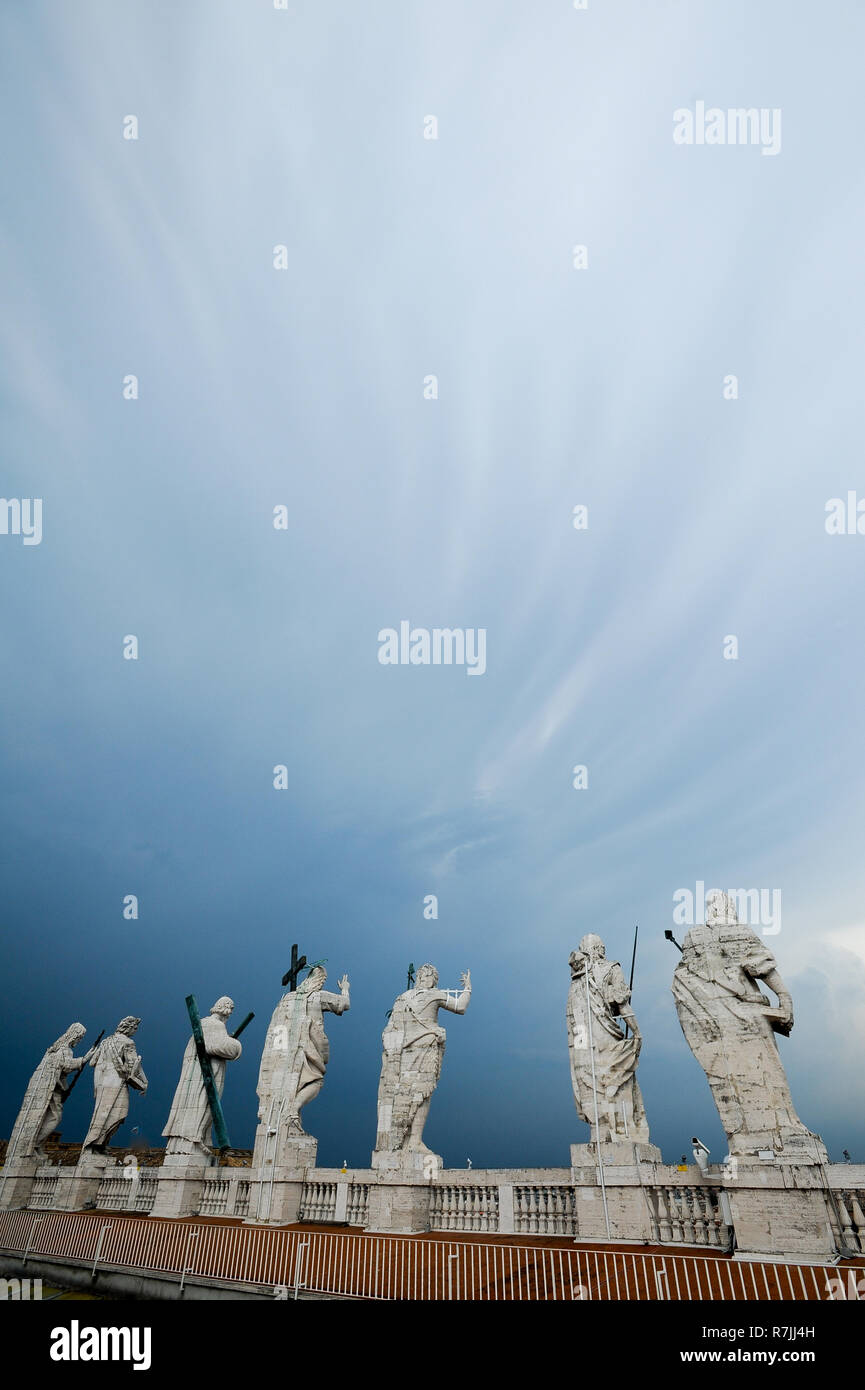 Jesus Christ and Twelve Apostles statues on Carlo Maderno facade of ...