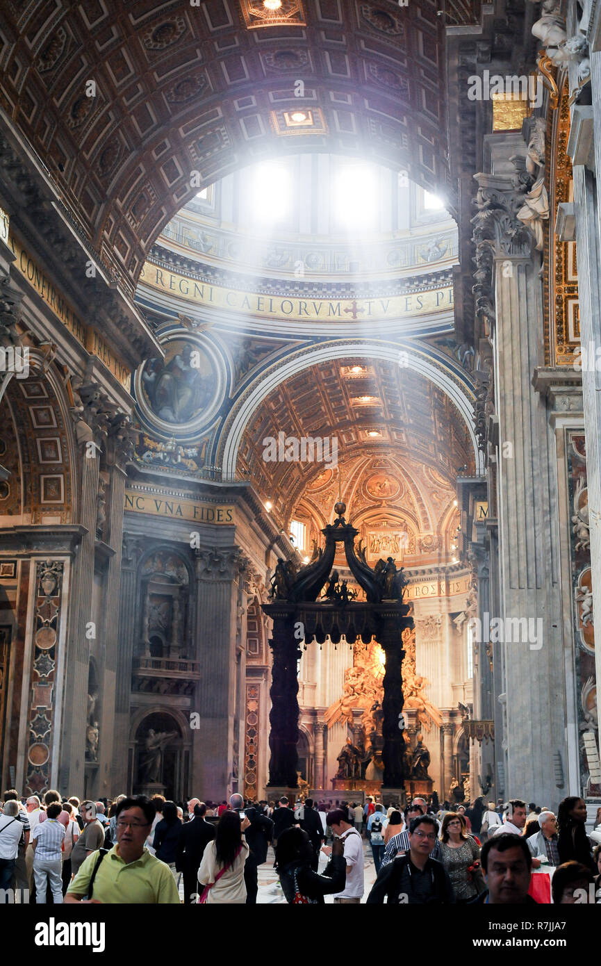 Michelangelo Dome, Baroque Papal Altar and Baldacchino by Gianlorenzo Bernini and Baroque Cattedra di San Pietro (Chair of Saint Peter or Throne of Sa Stock Photo