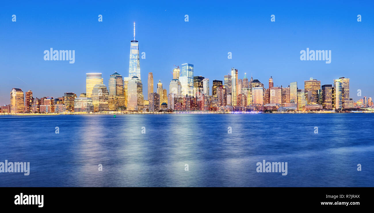 New york city america skyline hi-res stock photography and images - Alamy