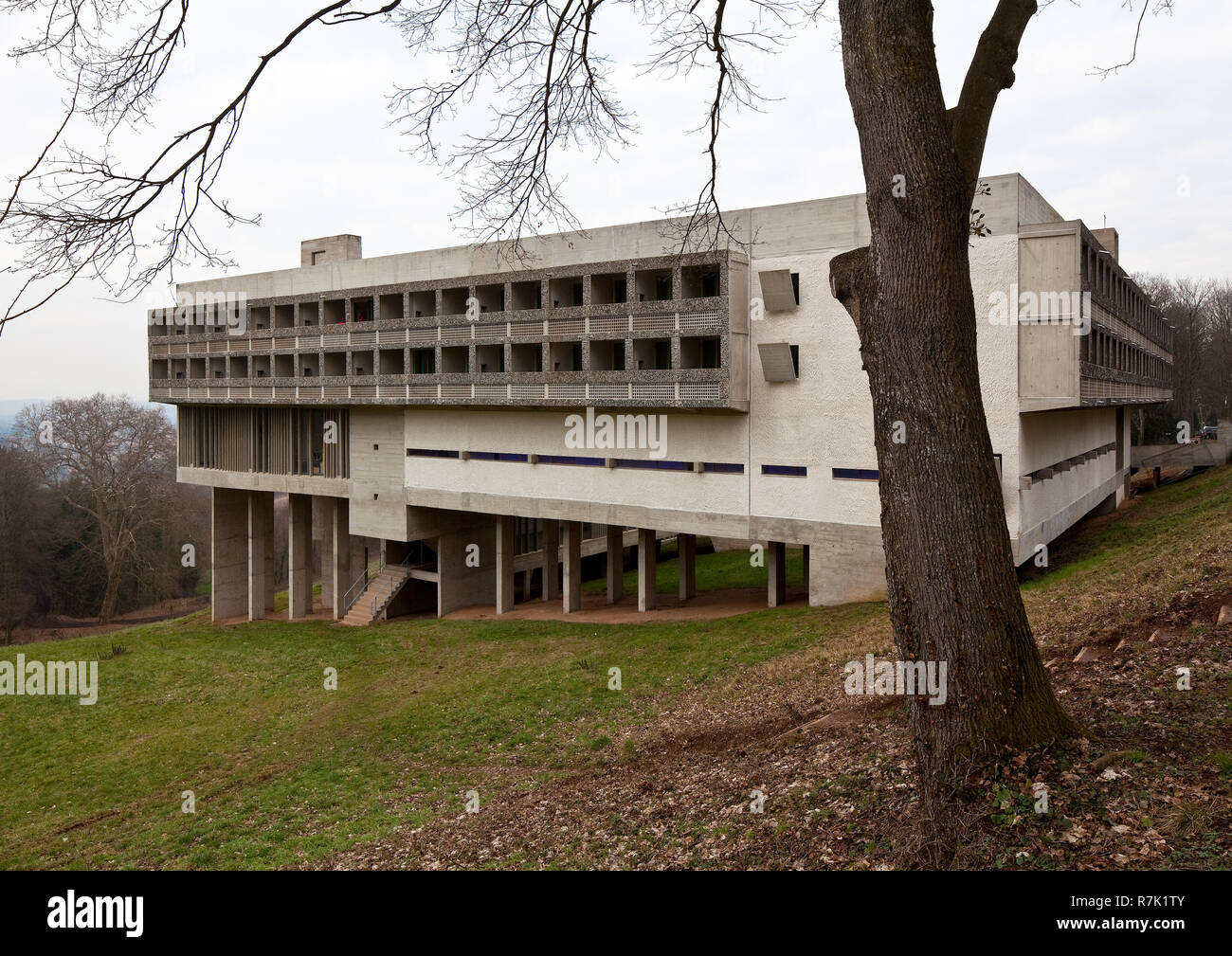 Éveux bei Lyon, Kloster Sainte-Marie de La Tourette, 1956-1960 von Le Corbusier, Außenansicht von Süden Stock Photo