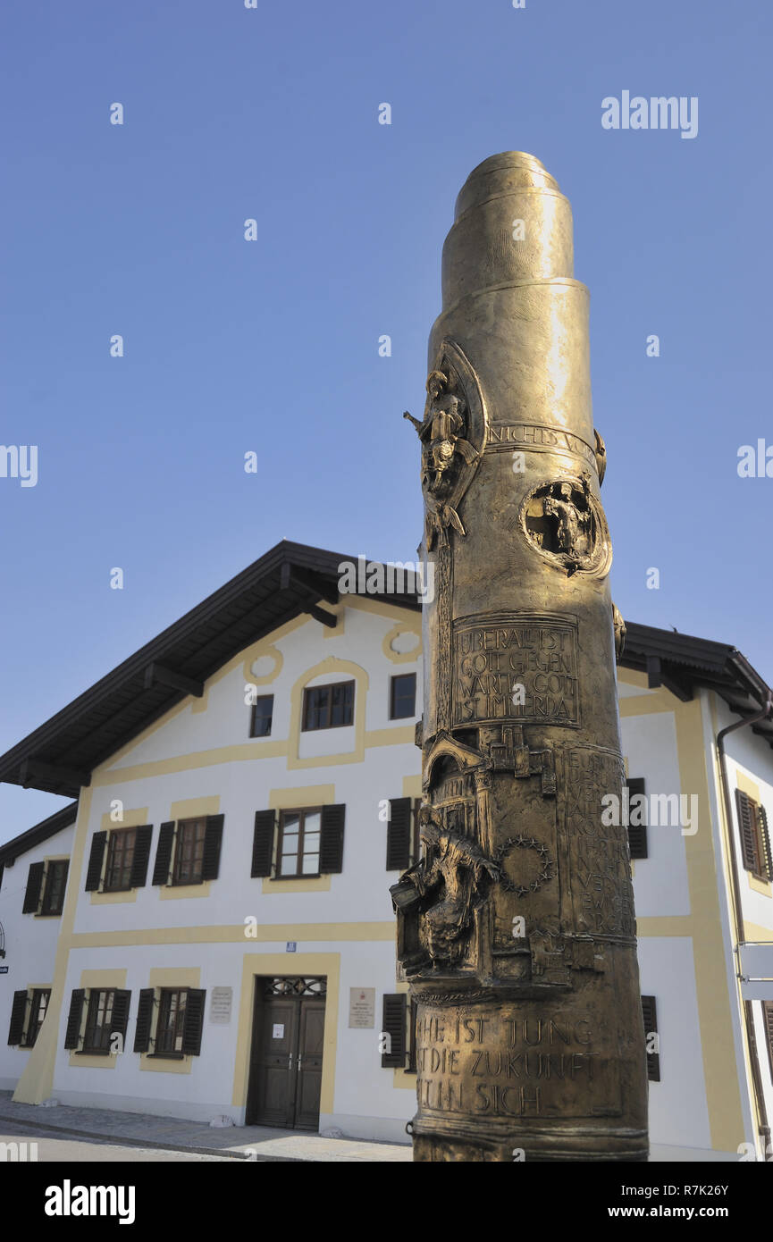 birth house, birthplace of Pope Benedict XVI, in front Bendict column by Joseph Michael Neustifter, Marktl at the river Inn, district Altoetting, Uppe Stock Photo