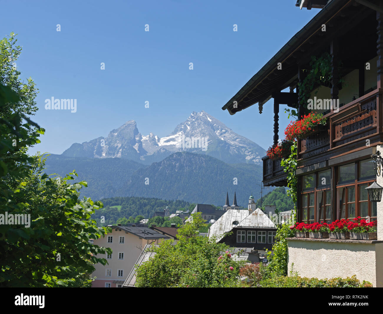 Blick über Berchtesgaden auf den Watzmann, Berchtesgaden, Berchtesgadener Land, Oberbayern, Bayern, Deutschland, Europa | view across Berchtesgaden to Stock Photo