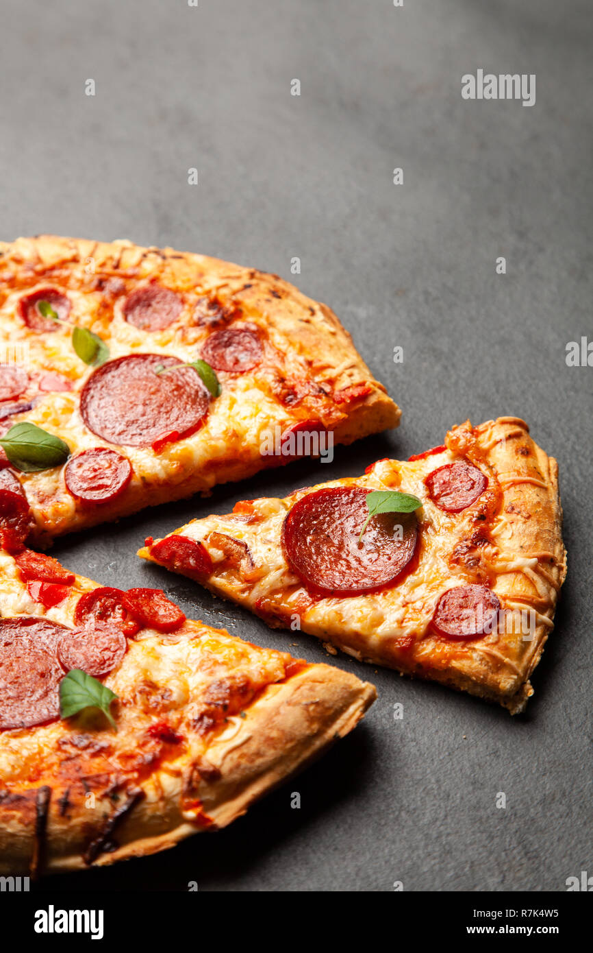 Salami Pizza Toppings Idea Sala De Estar