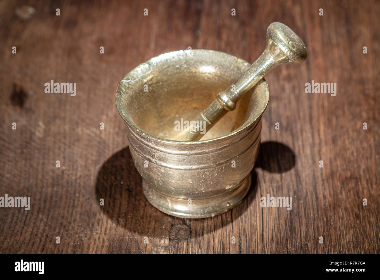 Brass mortar pestle hires stock photography and images Alamy
