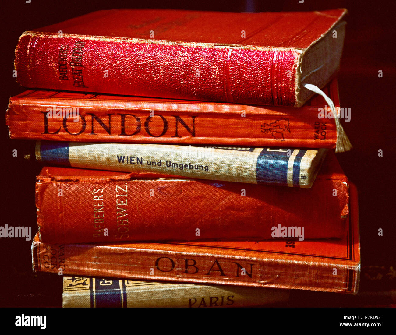 Pile of Guidebooks Great Britain (19th century); Reiseführer für