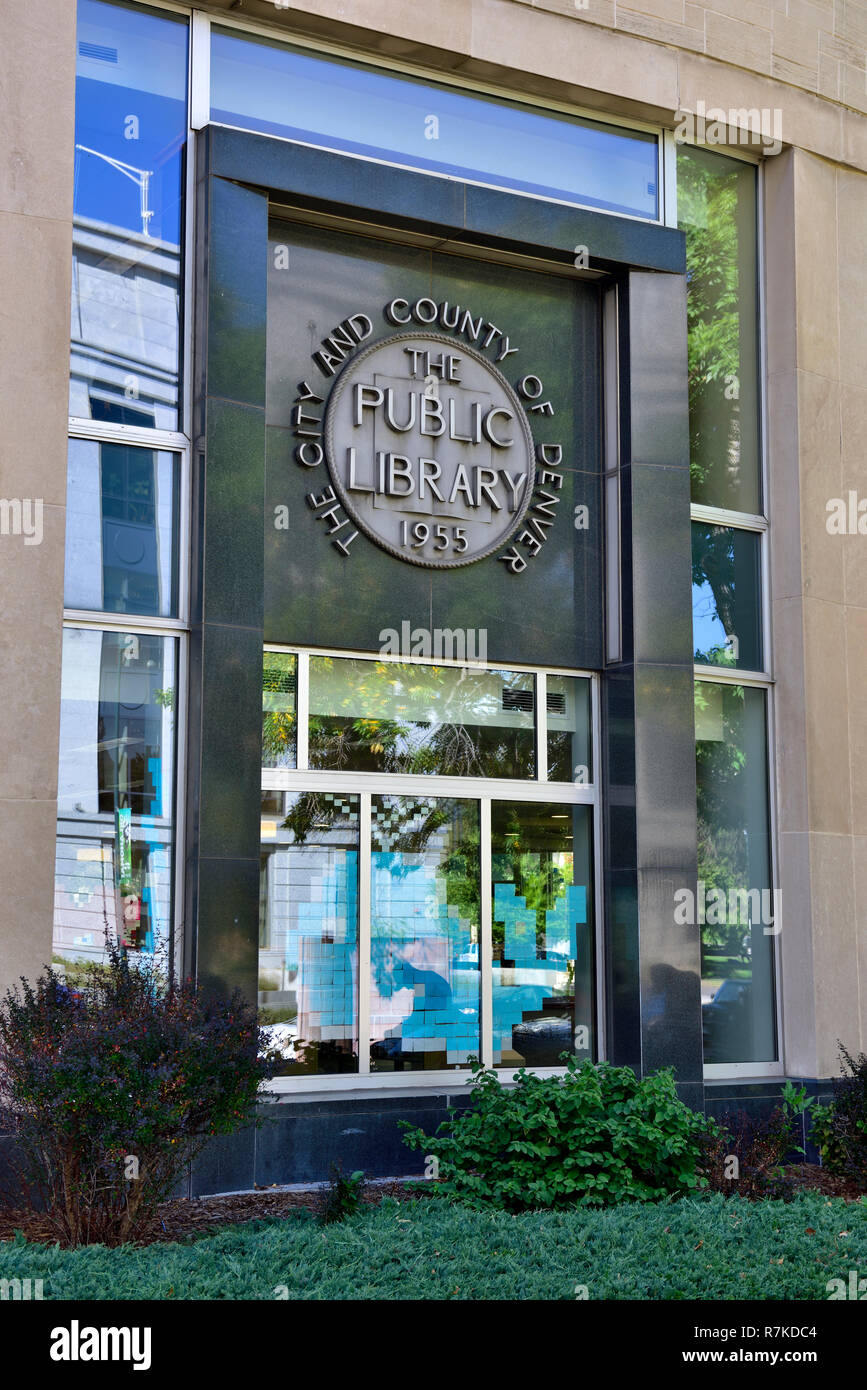 Public library sign hi-res stock photography and images - Alamy