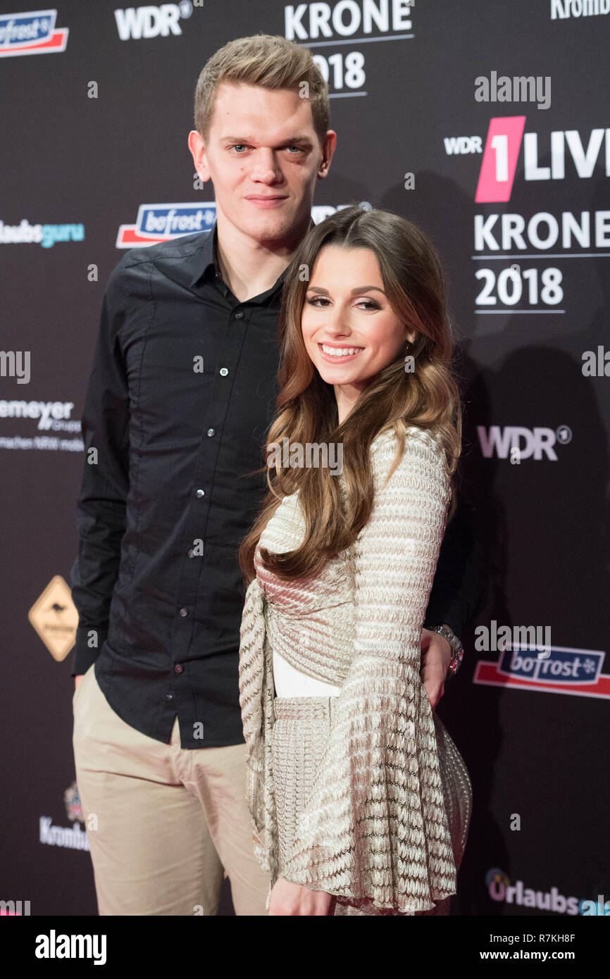 Matthias GINTER (left, professional football player) and Christina GINTER, half figure, half figure, portrait format, on the red carpet of the EinsLive Krone ceremony on 06.12.2018 in Bochum / Germany Â | usage worldwide Stock Photo