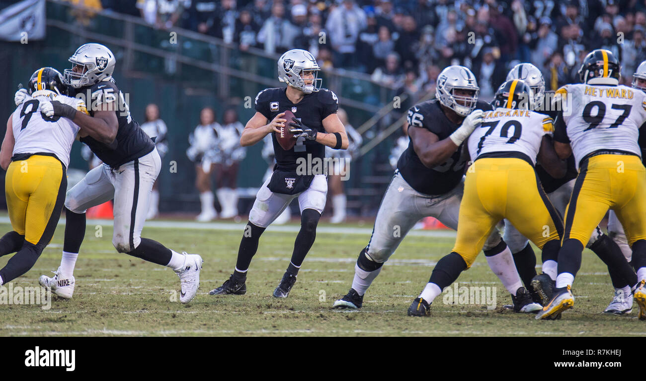 Dec 09 2018 Oakland U.S.A CA Oakland Raiders quarterback Derek Carr (4) looks for deep pass during the NFL Football game between Pittsburgh Steelers and the Oakland Raiders 24-21 win at O.co Coliseum Stadium Oakland Calif. Thurman James/CSM Stock Photo