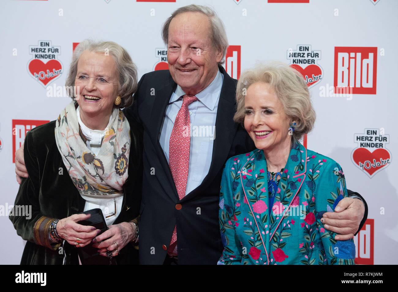 Nadja VON HARDENBERG (left), Andreas VON HARDENBERG (Husband of Isa) and Isa VON HARDENBERG (businesswoman), half figure, half figure, on the red carpet to the 'A Heart for Children' - TV fundraiser in Berlin / Germany on 08.12. 2018th | Usage worldwide Stock Photo