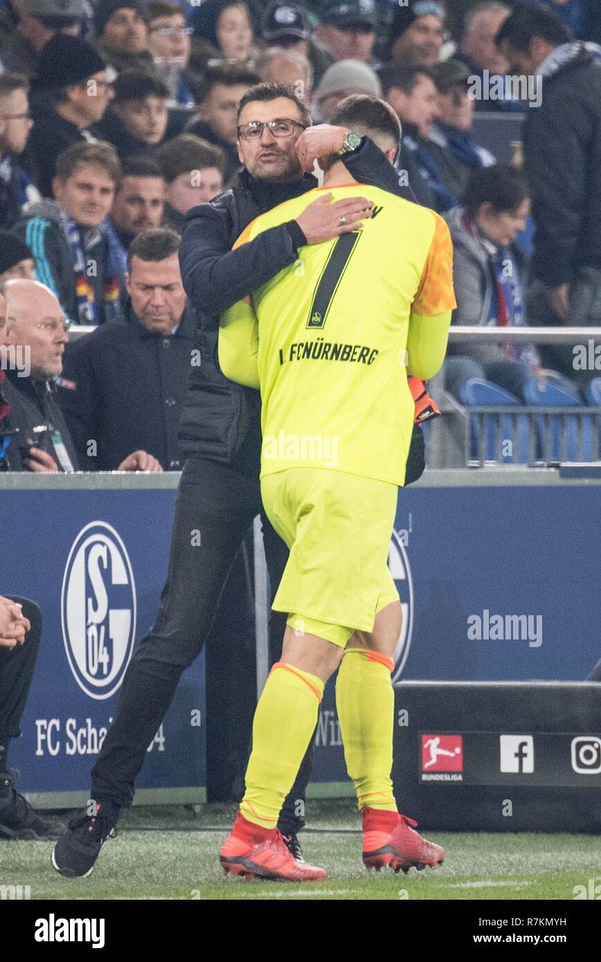 Gelsenkirchen, Deutschland. 24th Nov, 2018. coach Michael KOELLNER (Kollner, N) wishes goalkeeper Fabian BREDLOW (N), who is used for the injured goalie Christian Mathenia (N) (not pictured), all the best; Soccer 1. Bundesliga, 12th matchday, FC Schalke 04 (GER) - FC Nuremberg (N) 5: 2, on 24/11/2018 in Gelsenkirchen/Germany. DFL regulations prohibit any use of images as image sequences and/or quasi-video | usage worldwide Credit: dpa/Alamy Live News Stock Photo