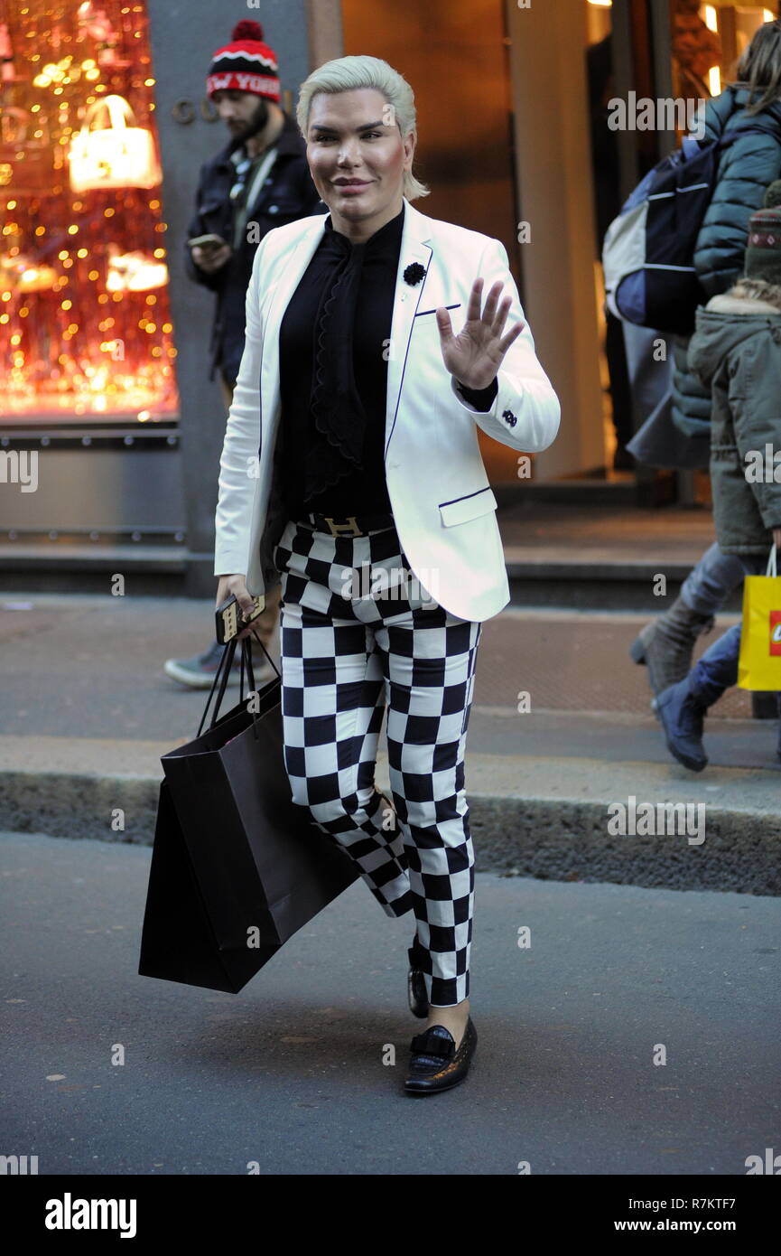 Milan, Italy. 10th December 2018. Rodrigo Alves shopping center Rodrigo Alves, the "human Ken", surprised walking through the streets of downtown while doing some shopping. Here he is while he visits the "GUCCI" boutique in via Montenapoleone, then a car arrives that will take him back to the hotel. Credit: Independent Photo Agency Srl/Alamy Live News Stock Photo