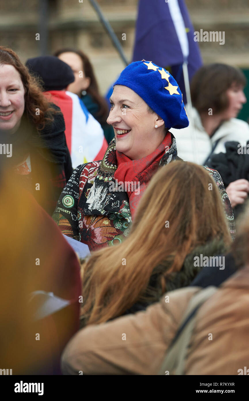 Westminster, London, UK. 10th December 2018, Westminster, London. Both Anti and Pro Brexit Supporters protested outside Parliament while Theresa May delivered the news that the Vote on Brexit was cancelled. Dame Sarah Connolly Credit: Thomas Bowles/Alamy Live News Stock Photo